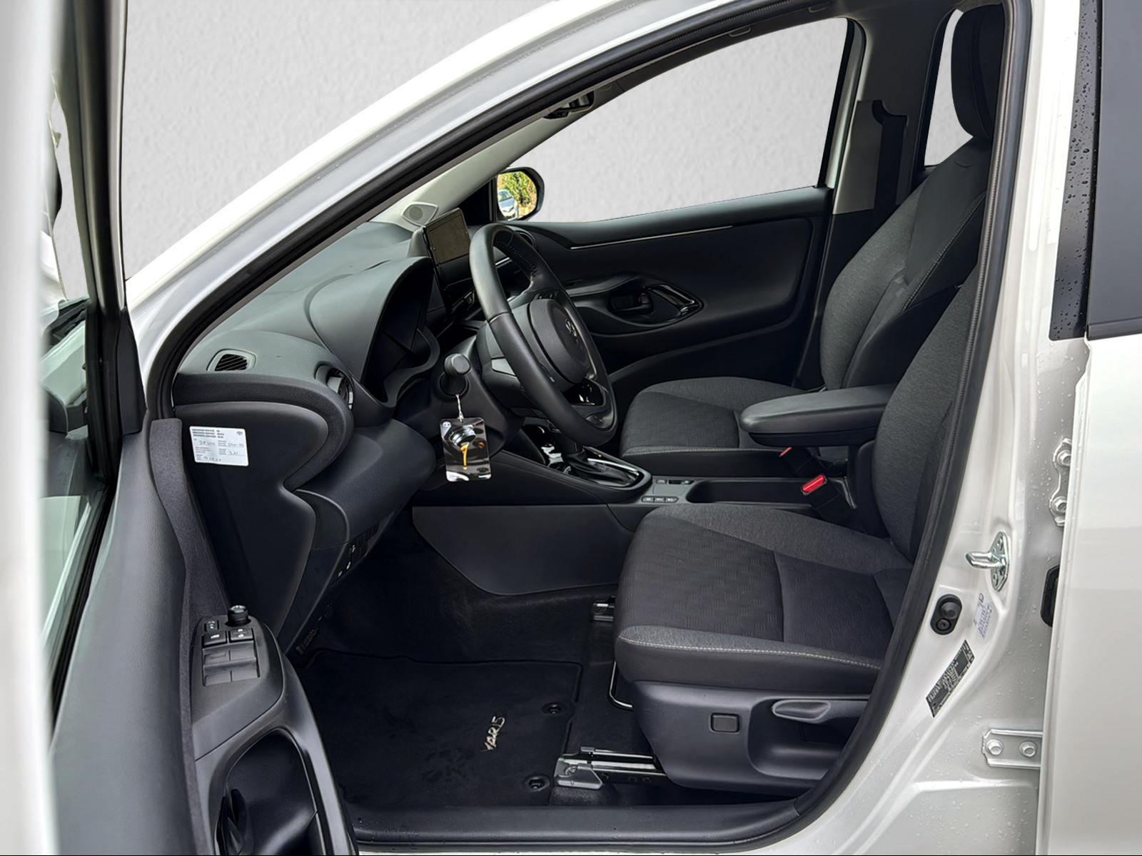 TOYOTA Yaris 1.5 VVT-i HSD Trend-image-2