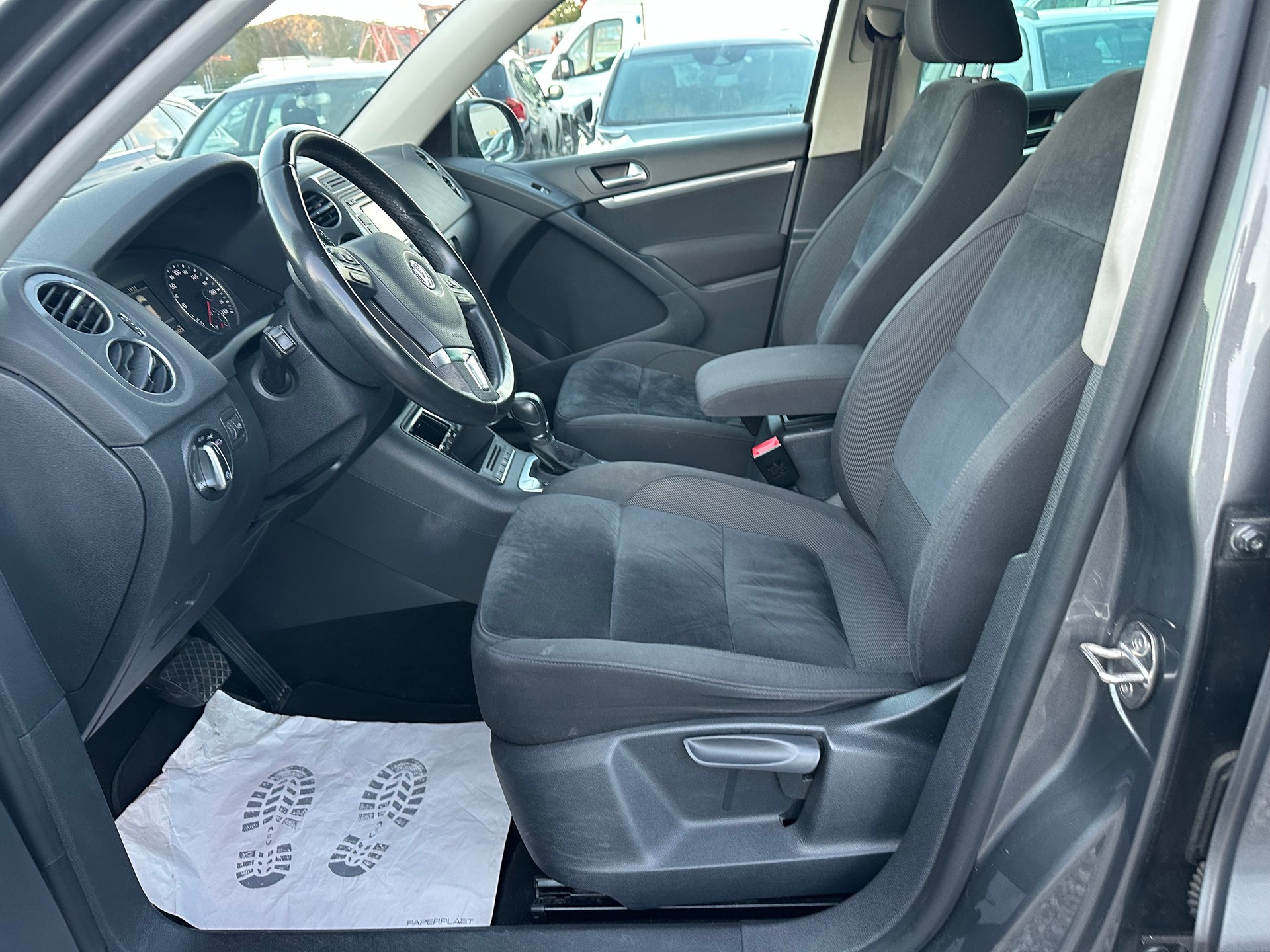 VW Tiguan 2.0 TDI BMT Design 4Motion DSG-image-8