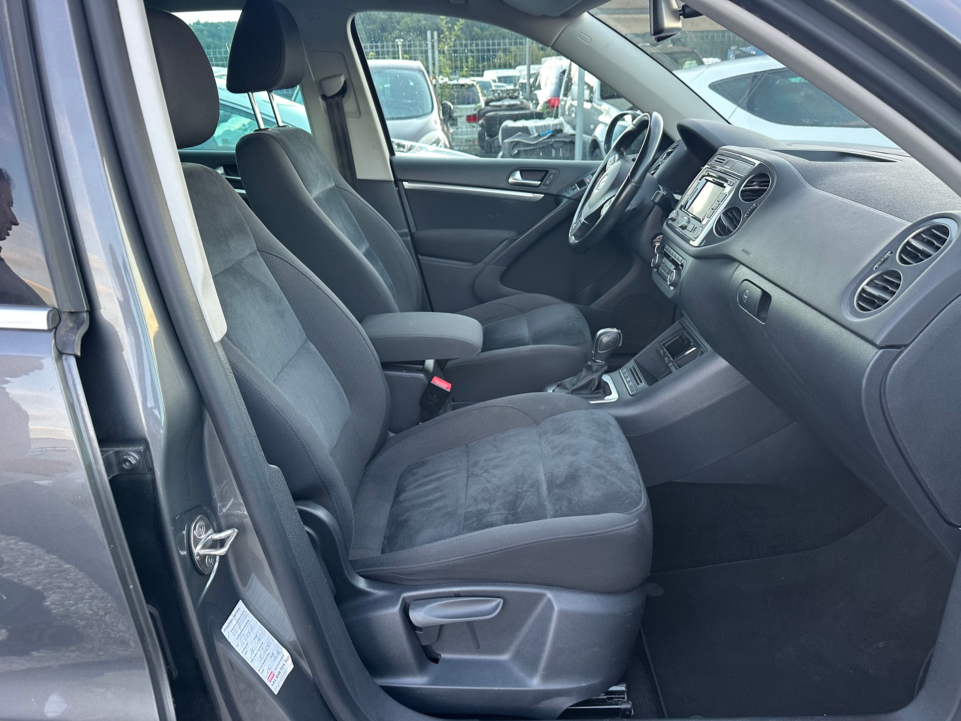 VW Tiguan 2.0 TDI BMT Design 4Motion DSG-image-11