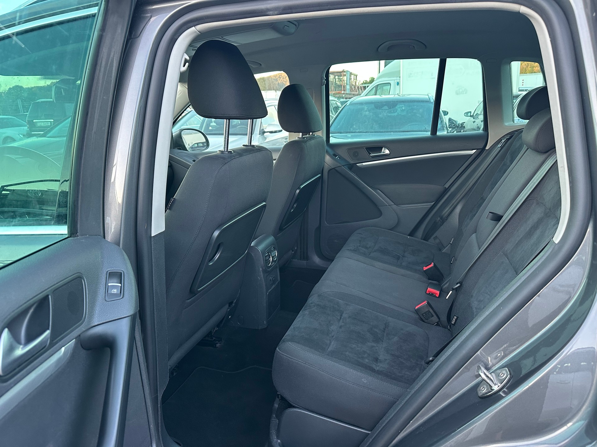 VW Tiguan 2.0 TDI BMT Design 4Motion DSG-image-10
