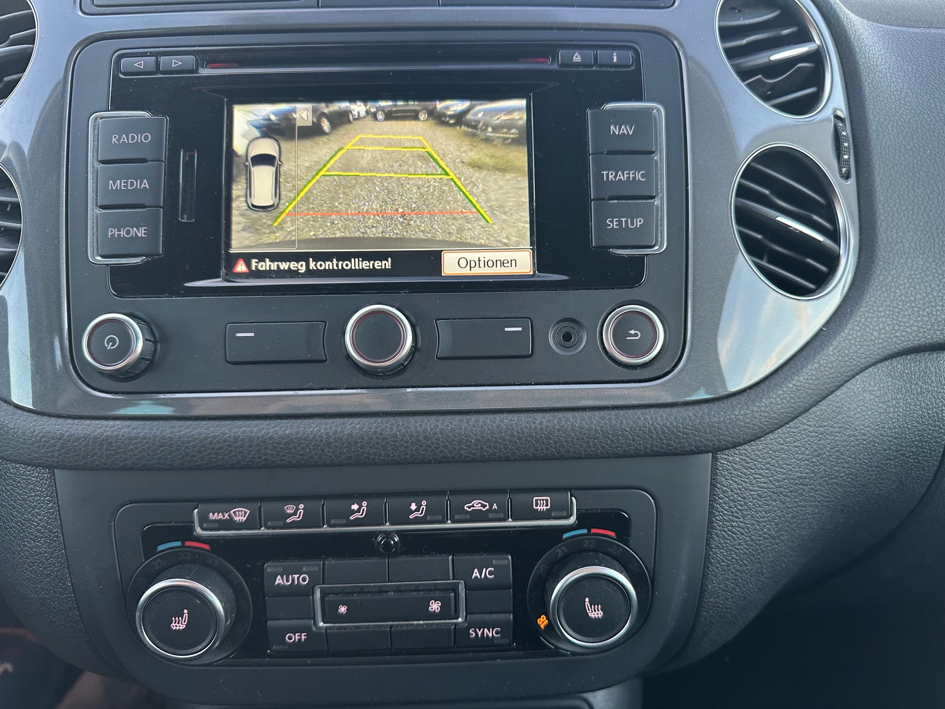 VW Tiguan 2.0 TDI BMT Design 4Motion DSG-image-7