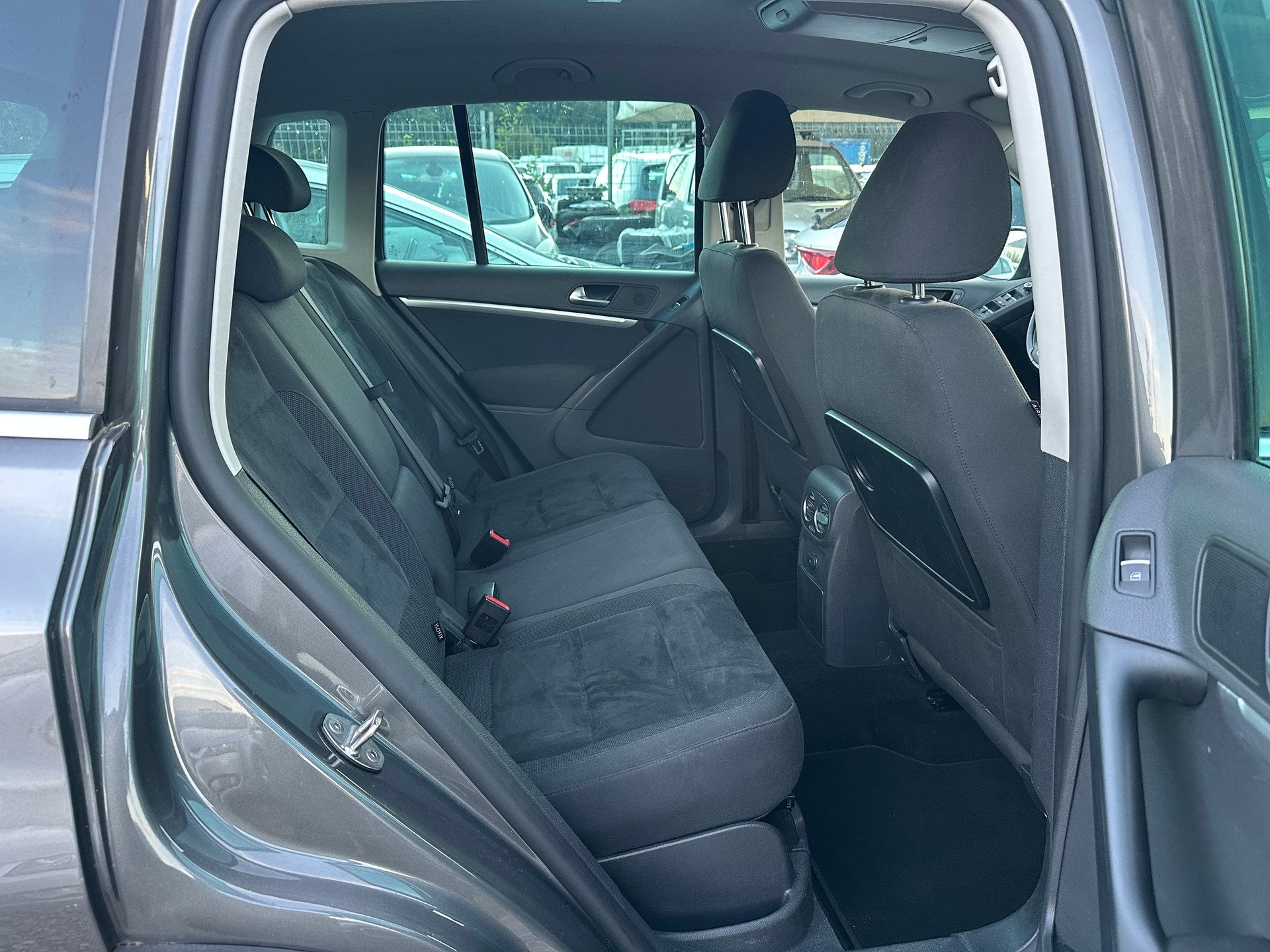 VW Tiguan 2.0 TDI BMT Design 4Motion DSG-image-13