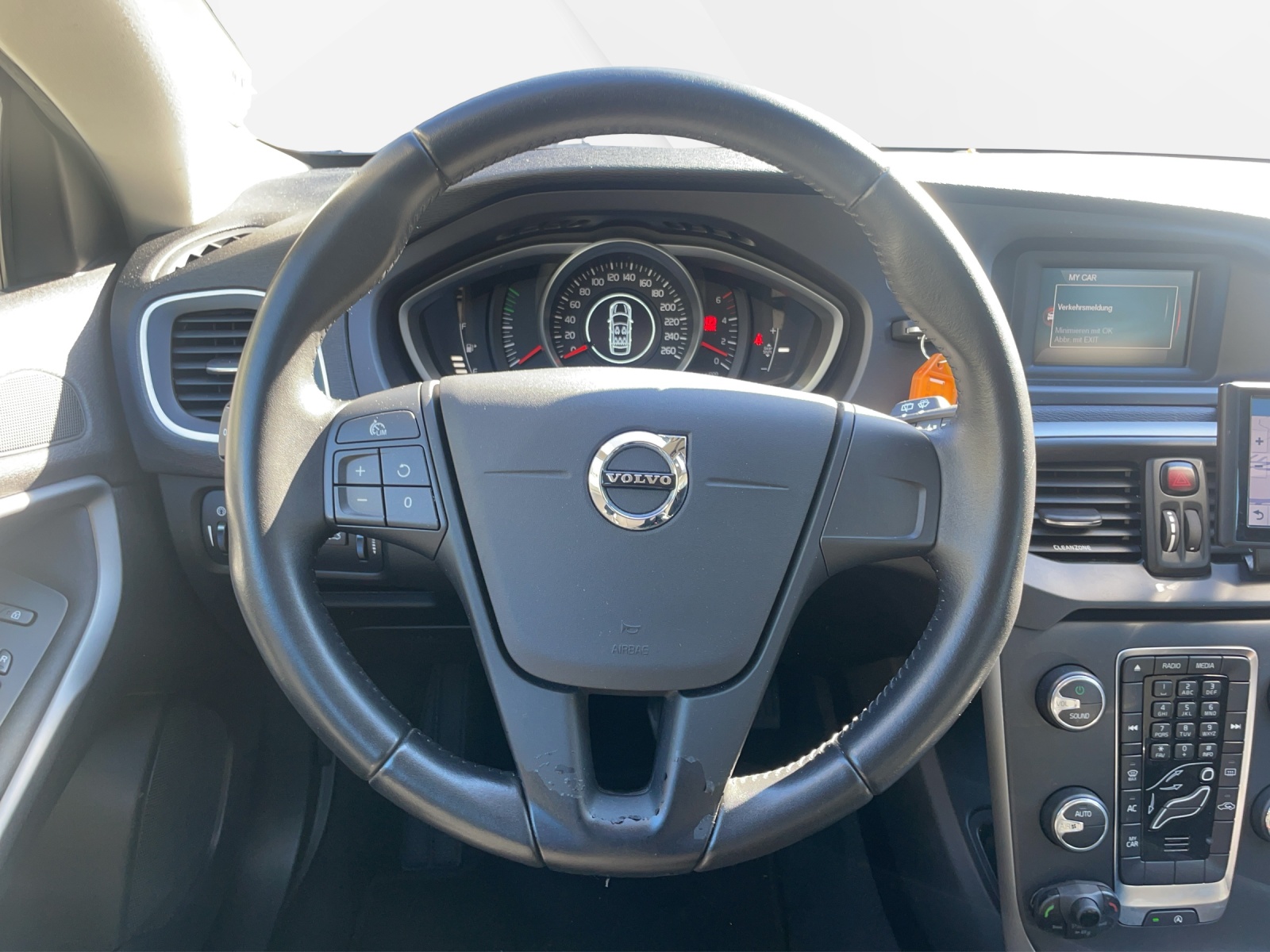VOLVO V40 2.0 D3 Kinetic S/S-image-11
