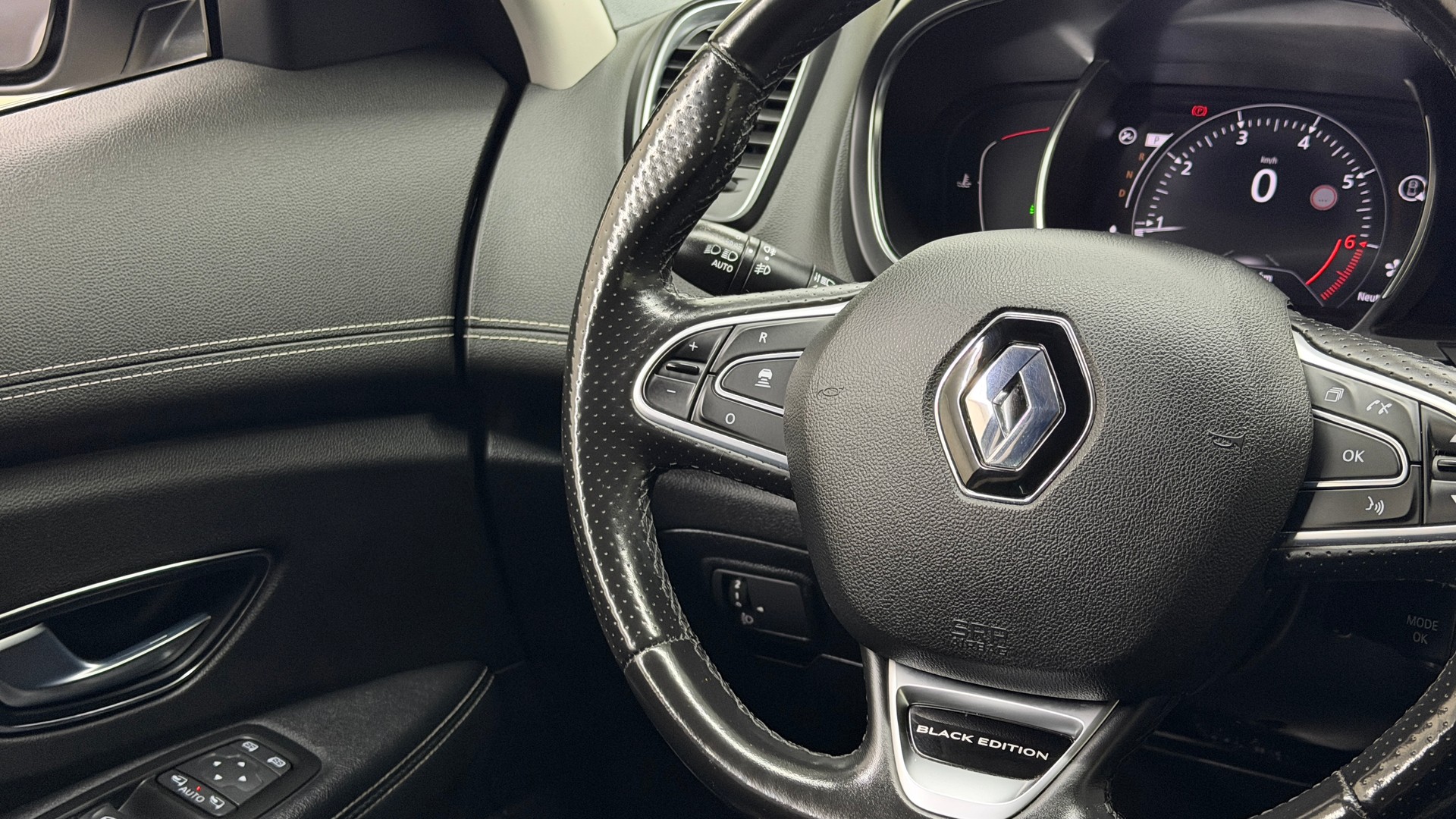 RENAULT Grand Scénic 1.3 16V Turbo Black Edition EDC-image-15