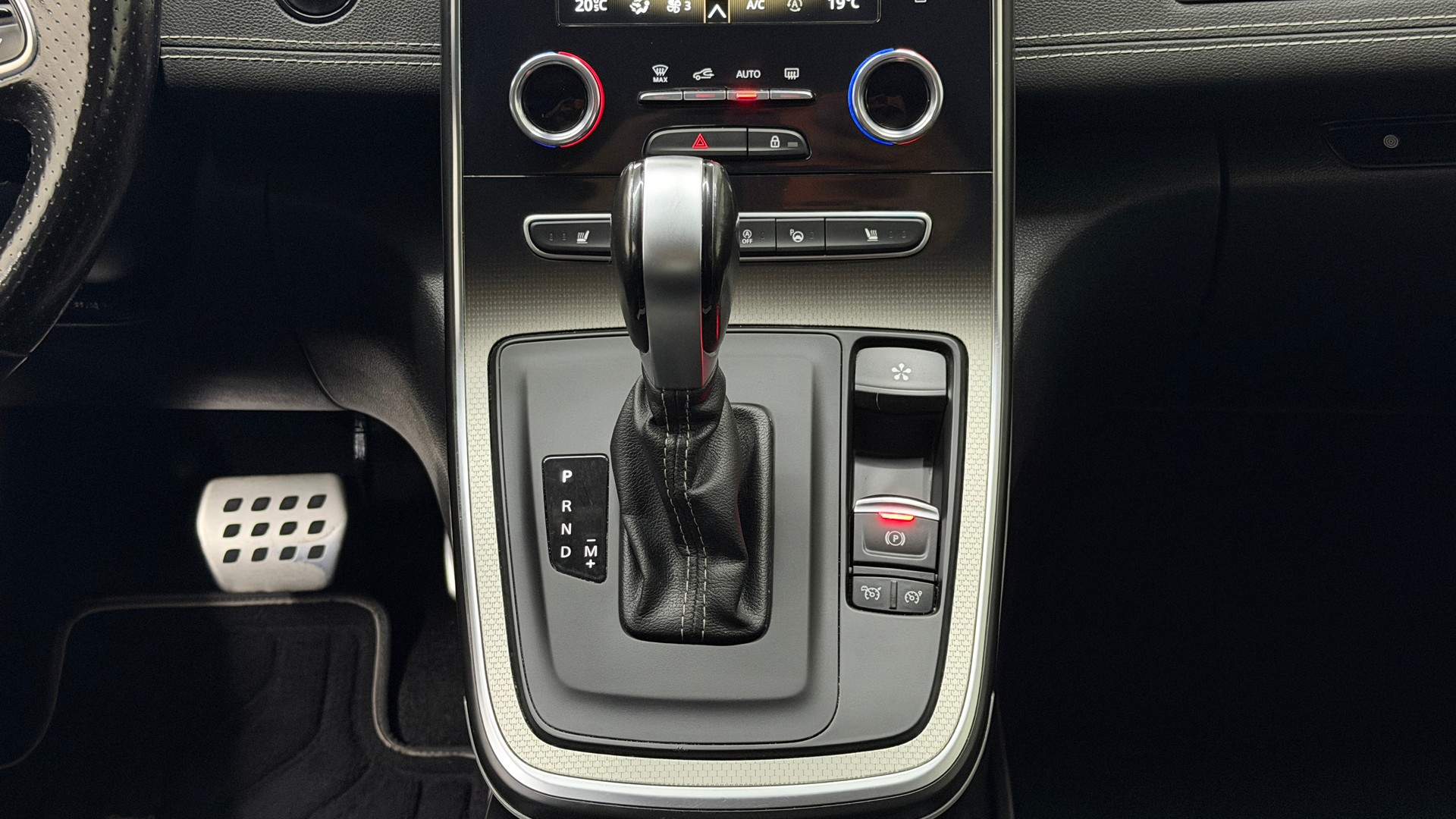 RENAULT Grand Scénic 1.3 16V Turbo Black Edition EDC-image-12