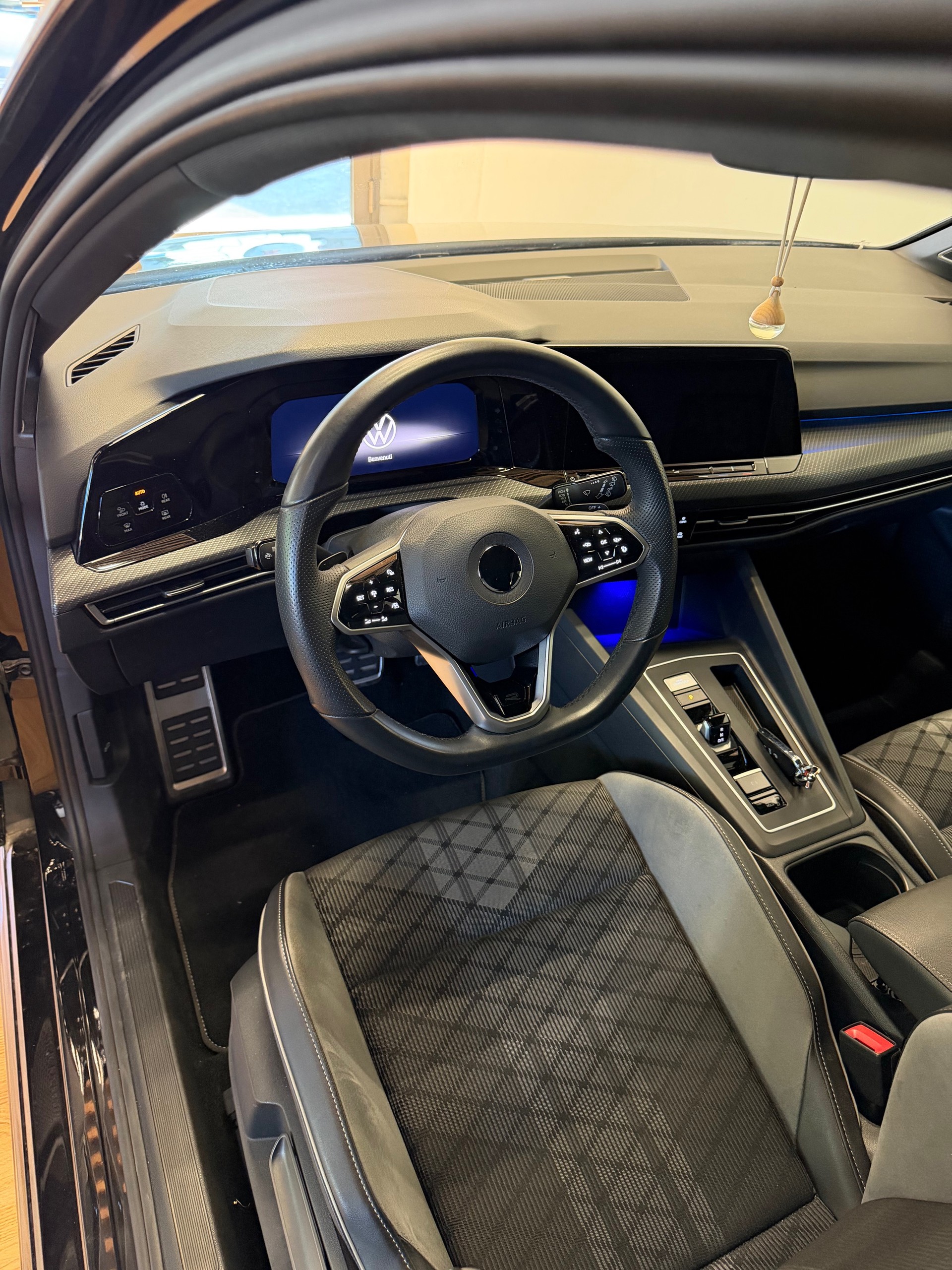 VW Golf 2.0 TSI R-Line DSG 4 Motion-image-8