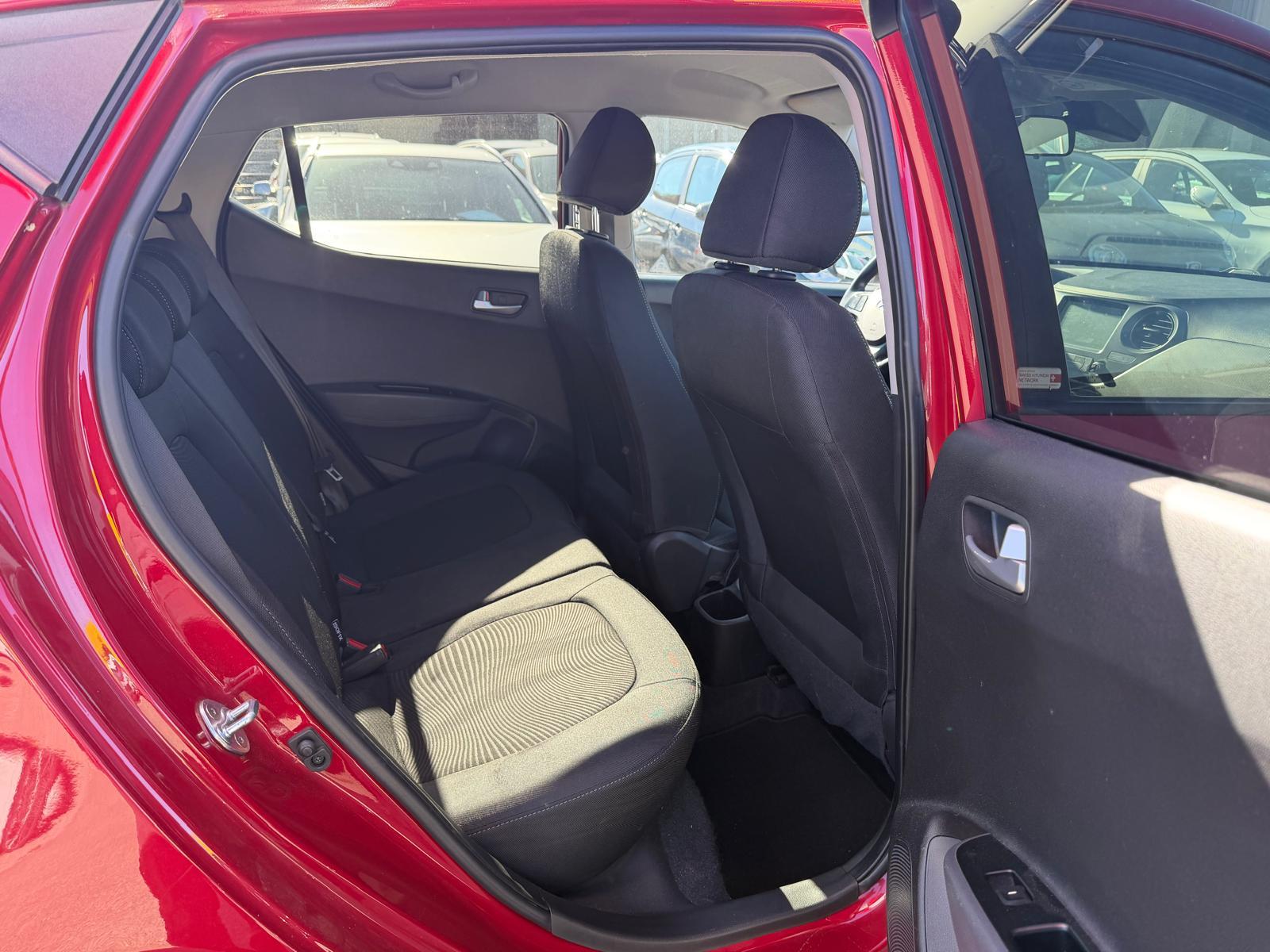 HYUNDAI i10 1.2 Amplia-image-9