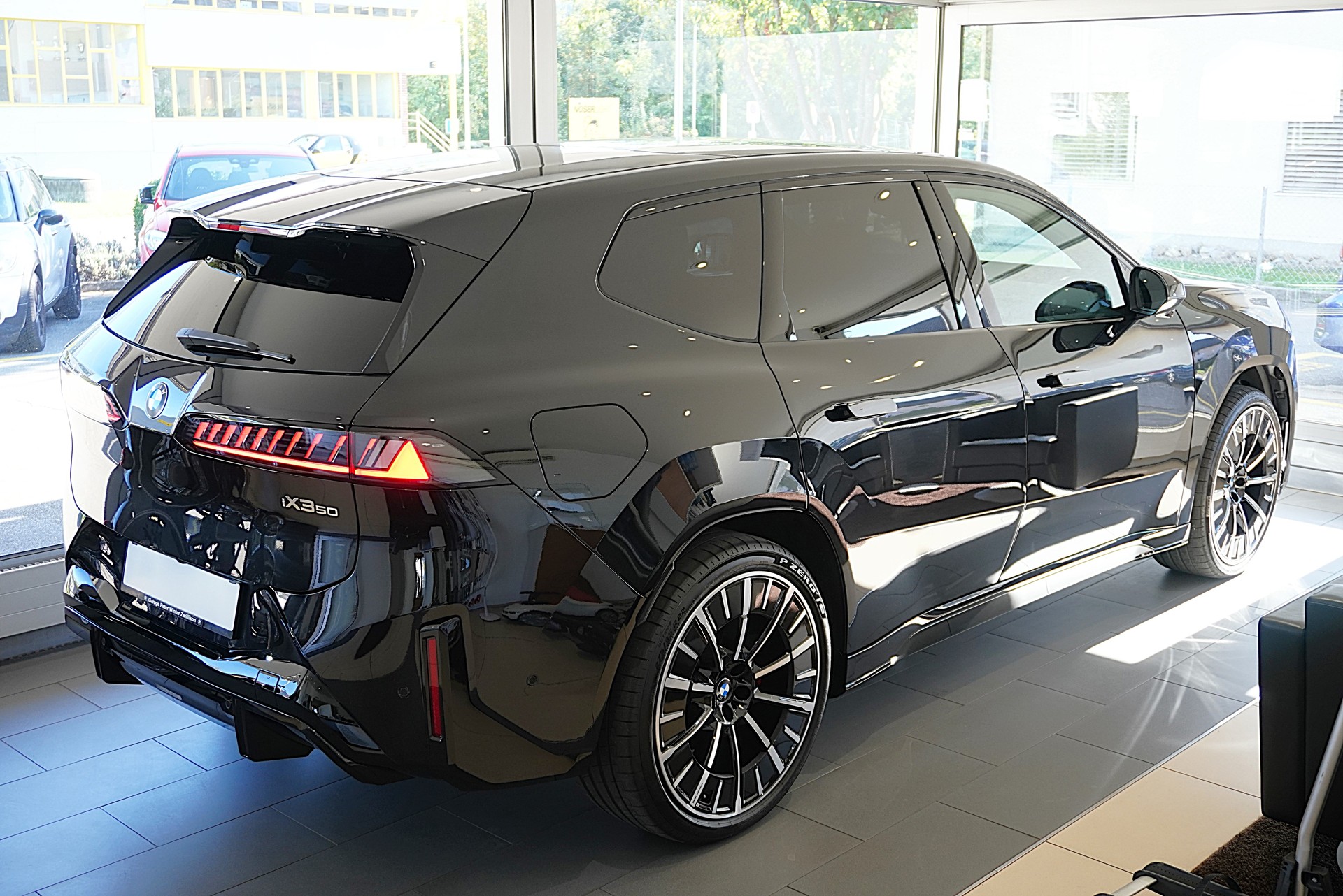 BMW iX3 50 xDrive M Sport Pro-image-4