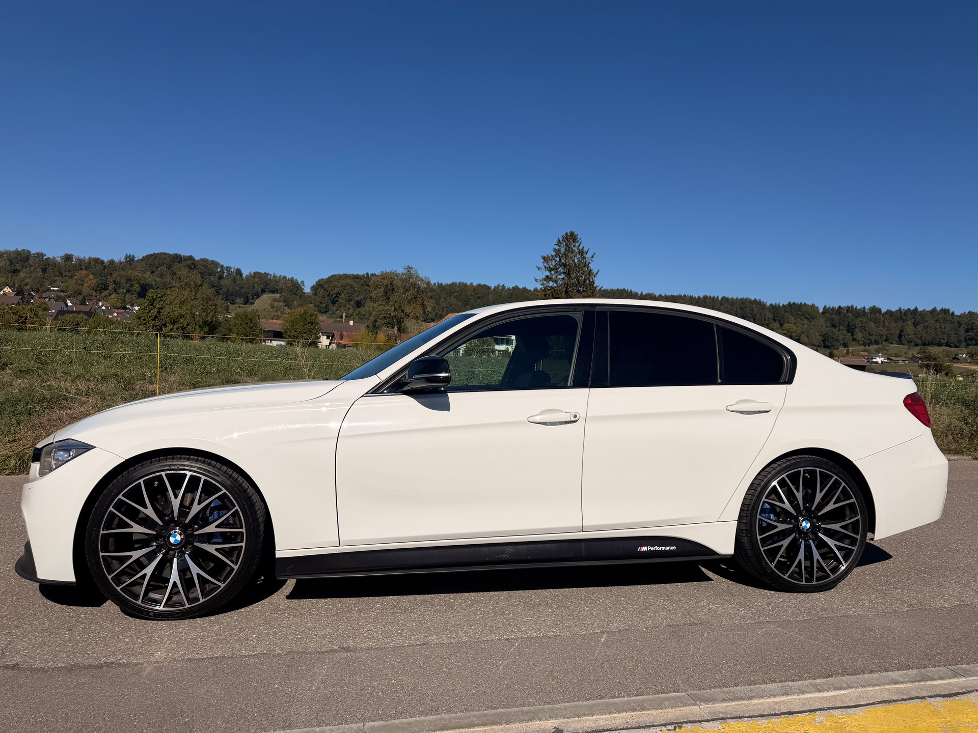 BMW 335i M-Performance-image-1