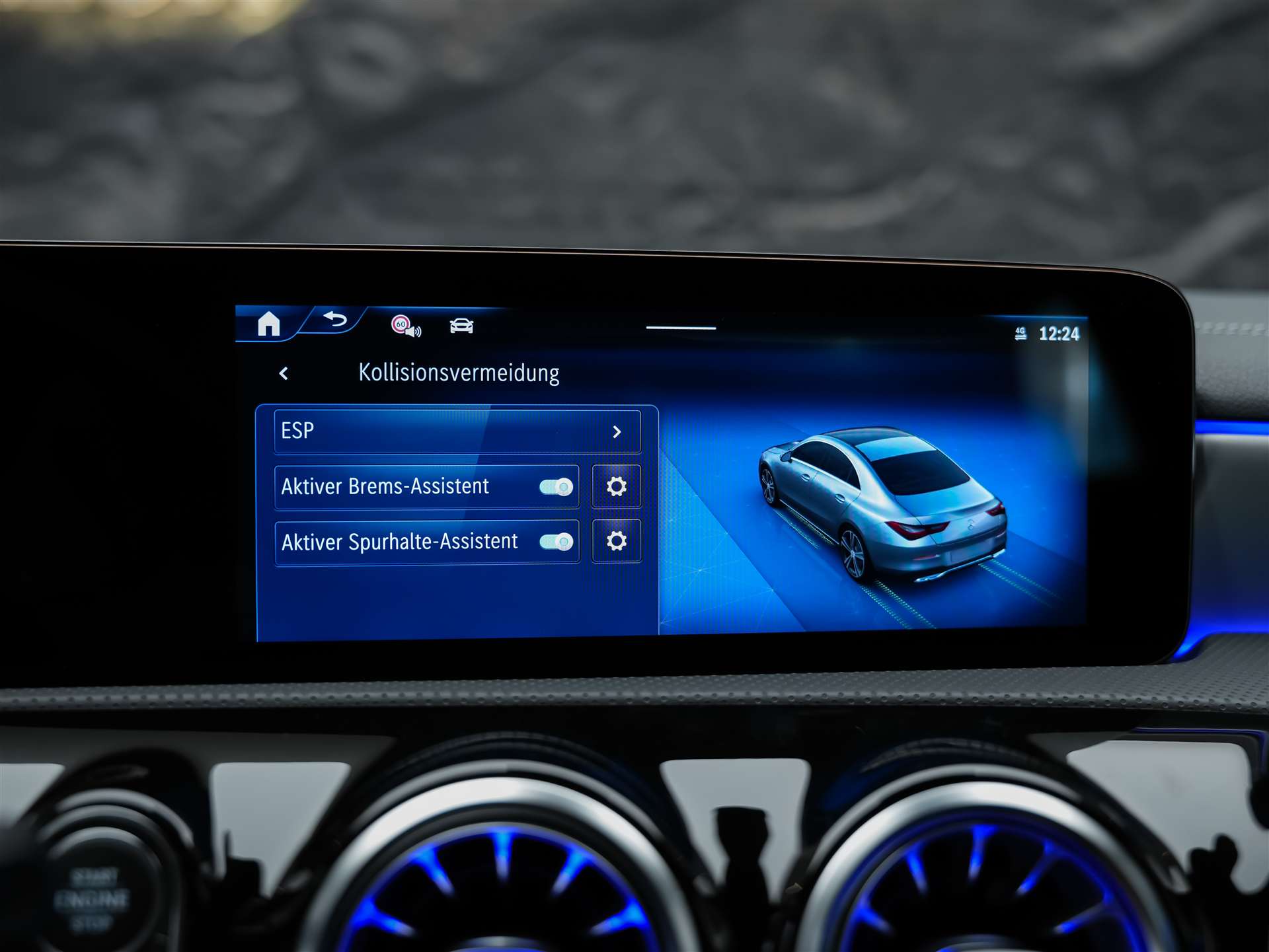 MERCEDES-BENZ CLA 200 d AMG Line-image-31