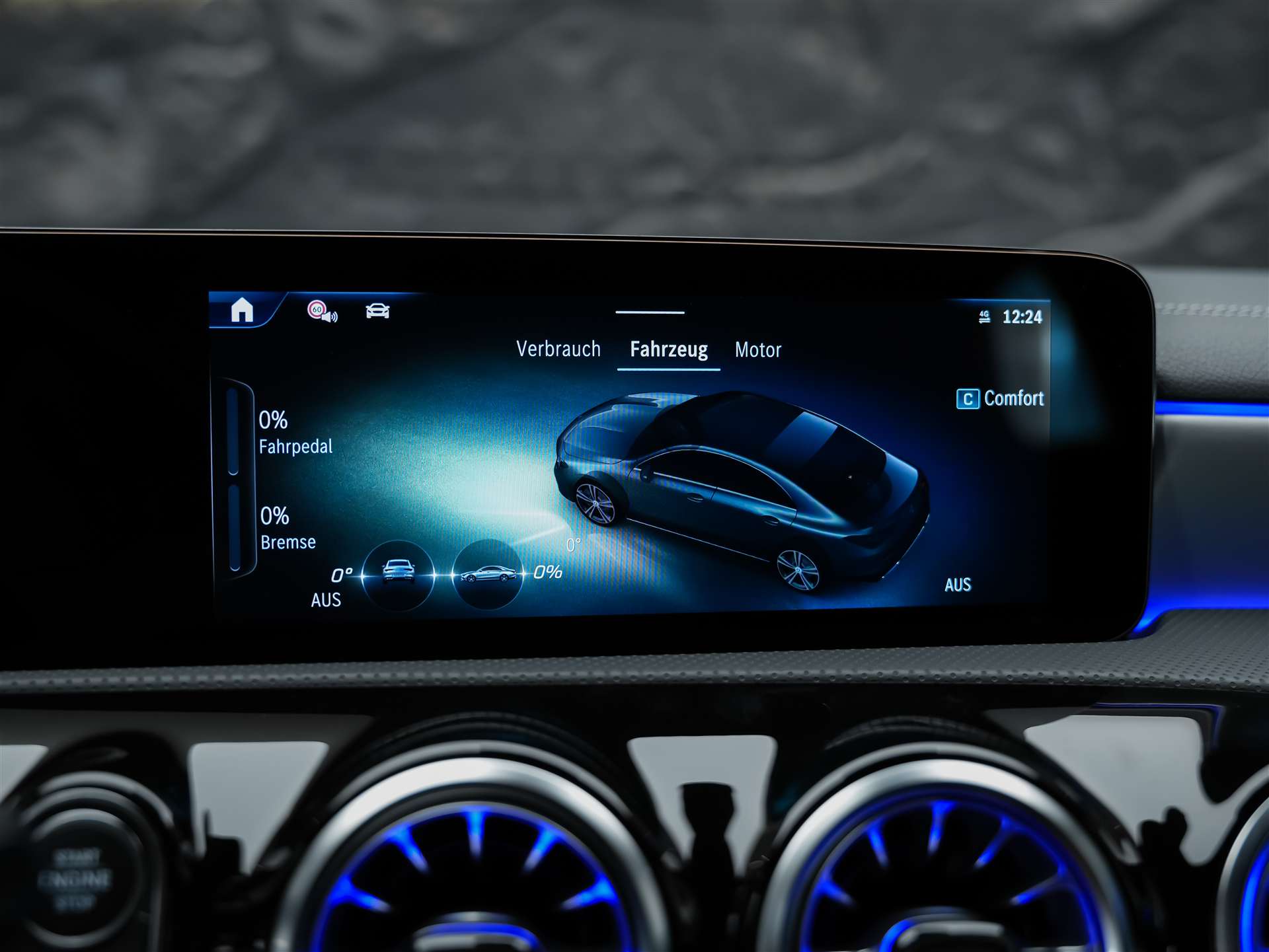MERCEDES-BENZ CLA 200 d AMG Line-image-30