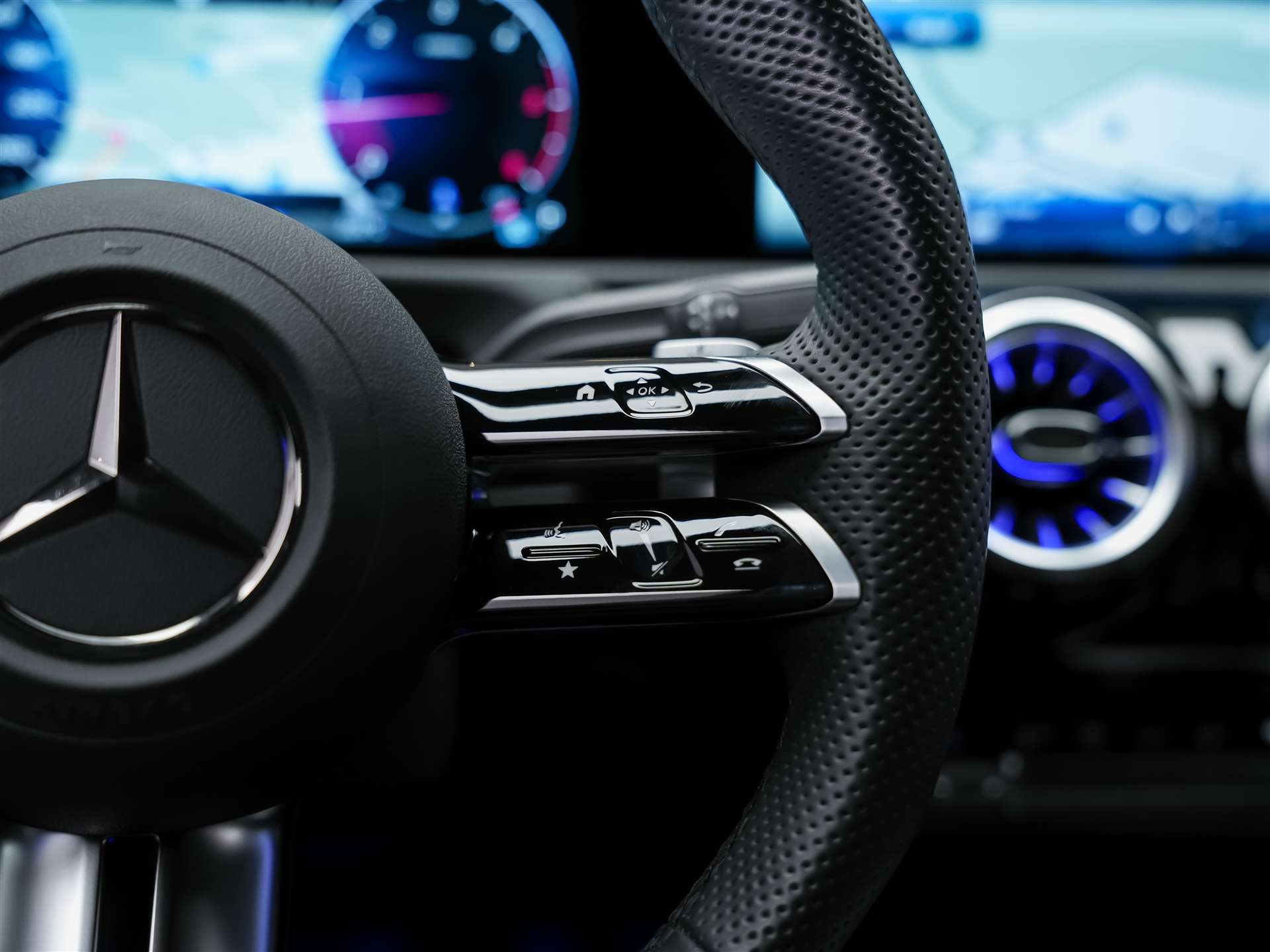 MERCEDES-BENZ CLA 200 d AMG Line *Werksgarantie*Sitzheizung*-image-27