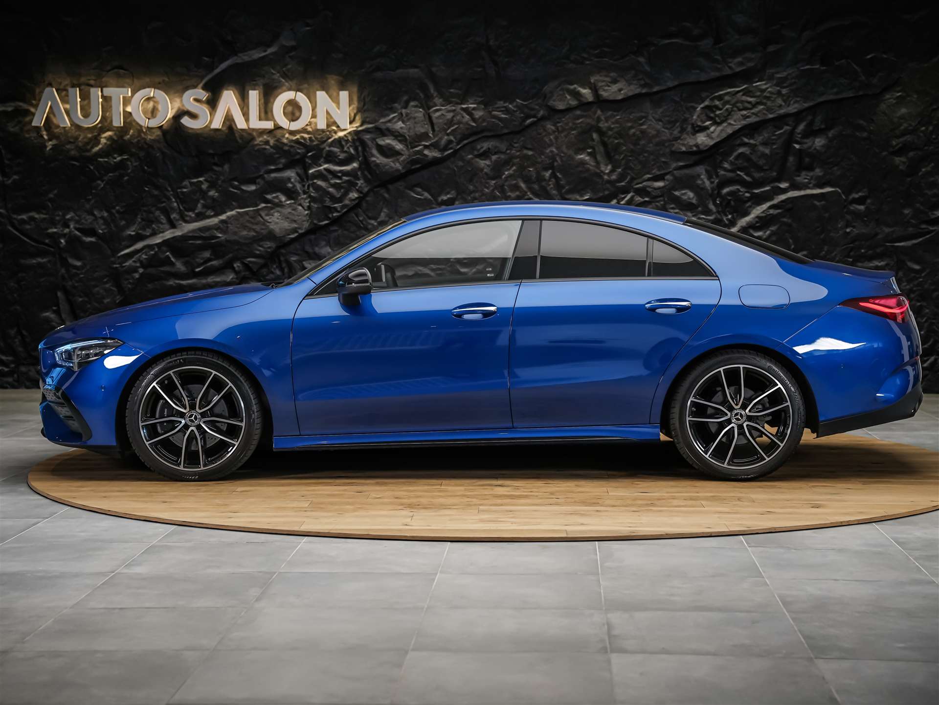 MERCEDES-BENZ CLA 200 d AMG Line-image-2