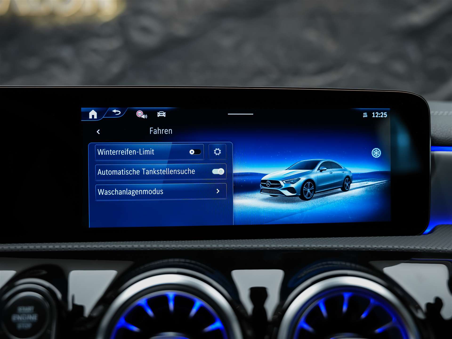 MERCEDES-BENZ CLA 200 d AMG Line-image-35