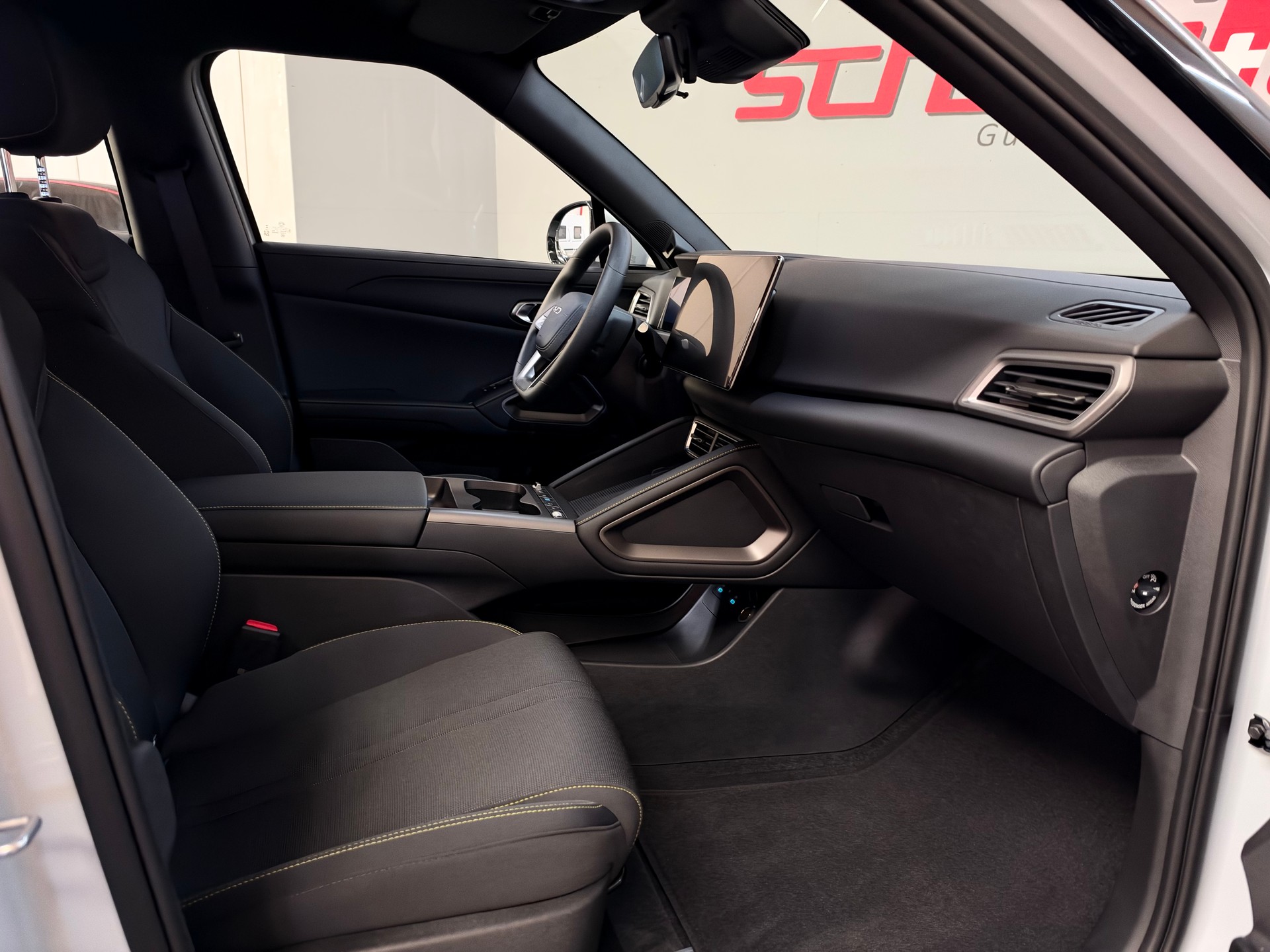 BYD Atto 2 DM-i Active-image-13
