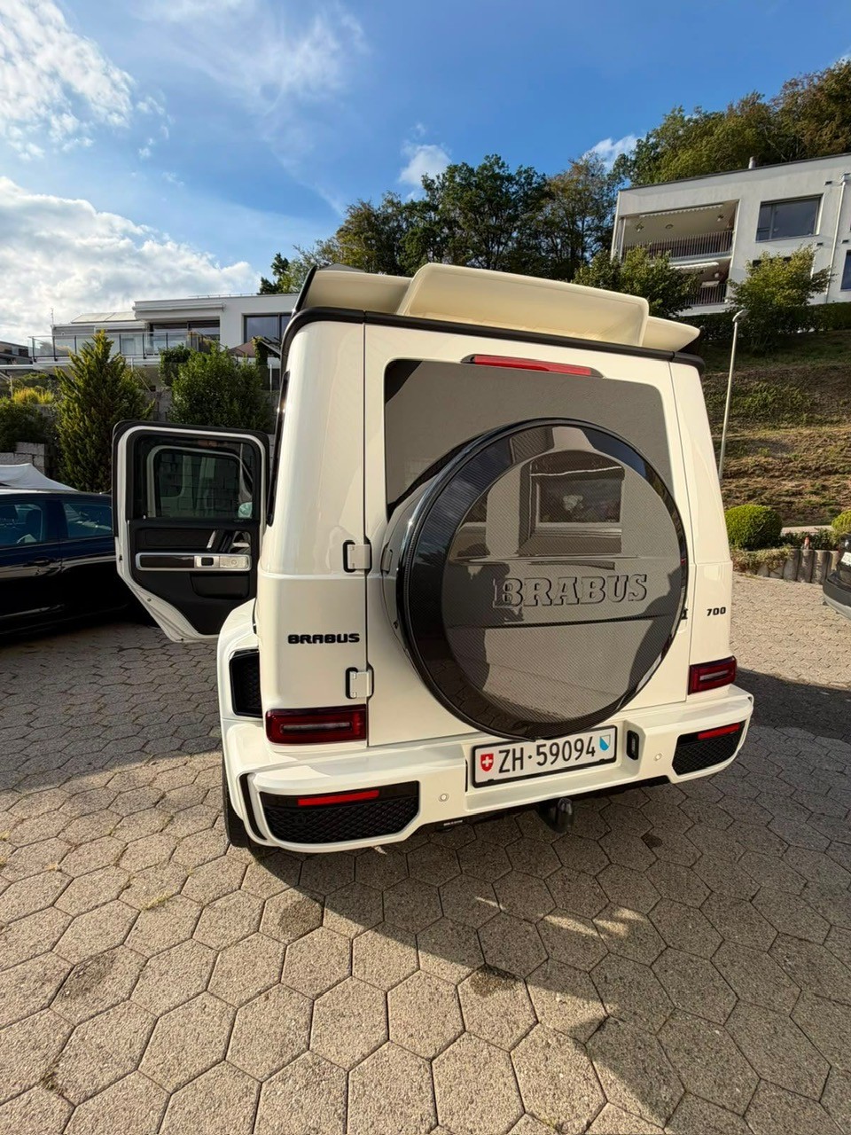 MERCEDES-BENZ G 63 AMG-image-2