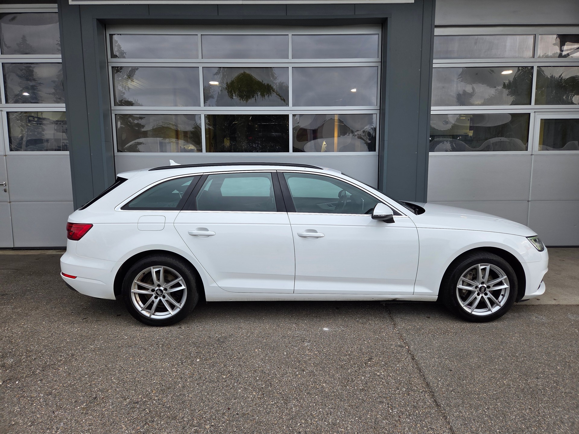 AUDI A4 Avant 2.0 TDI Sport quattro S-tronic-image-3