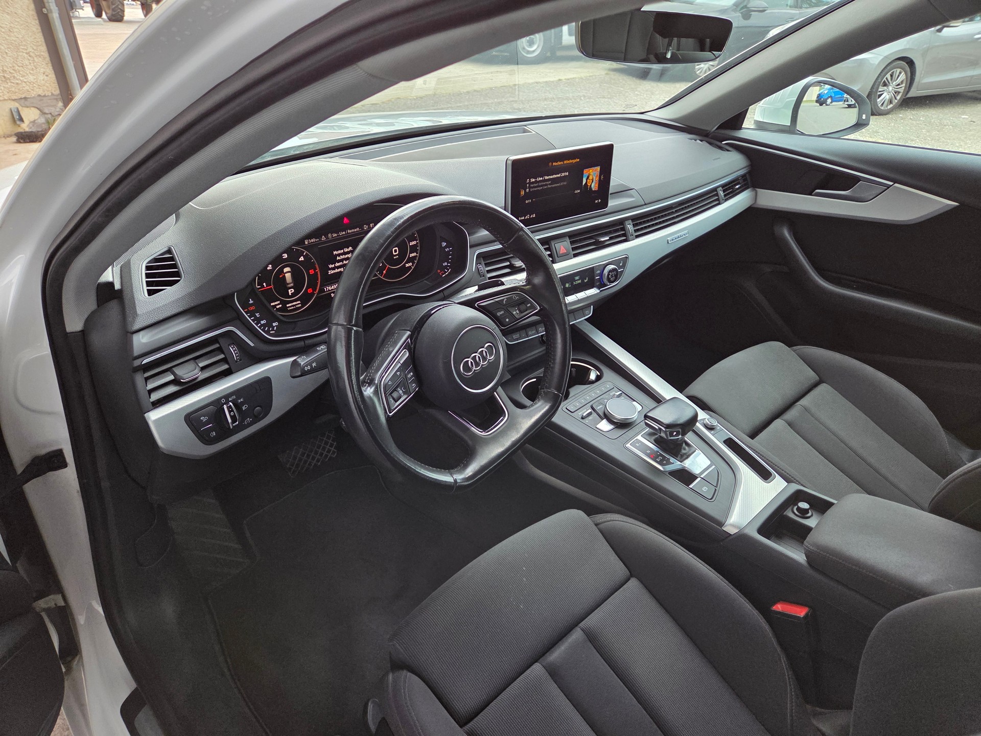 AUDI A4 Avant 2.0 TDI Sport quattro S-tronic-image-5