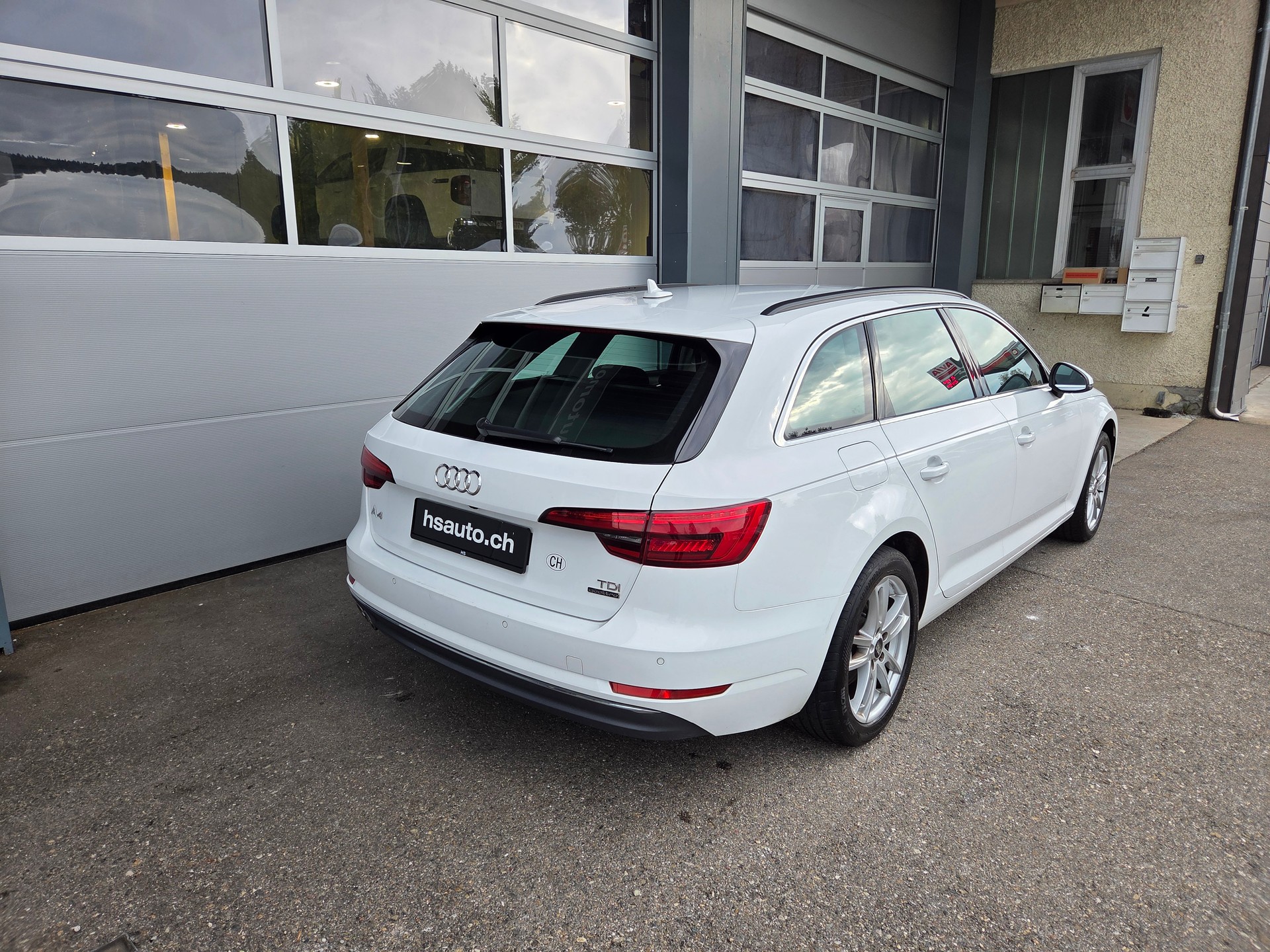 AUDI A4 Avant 2.0 TDI Sport quattro S-tronic-image-4
