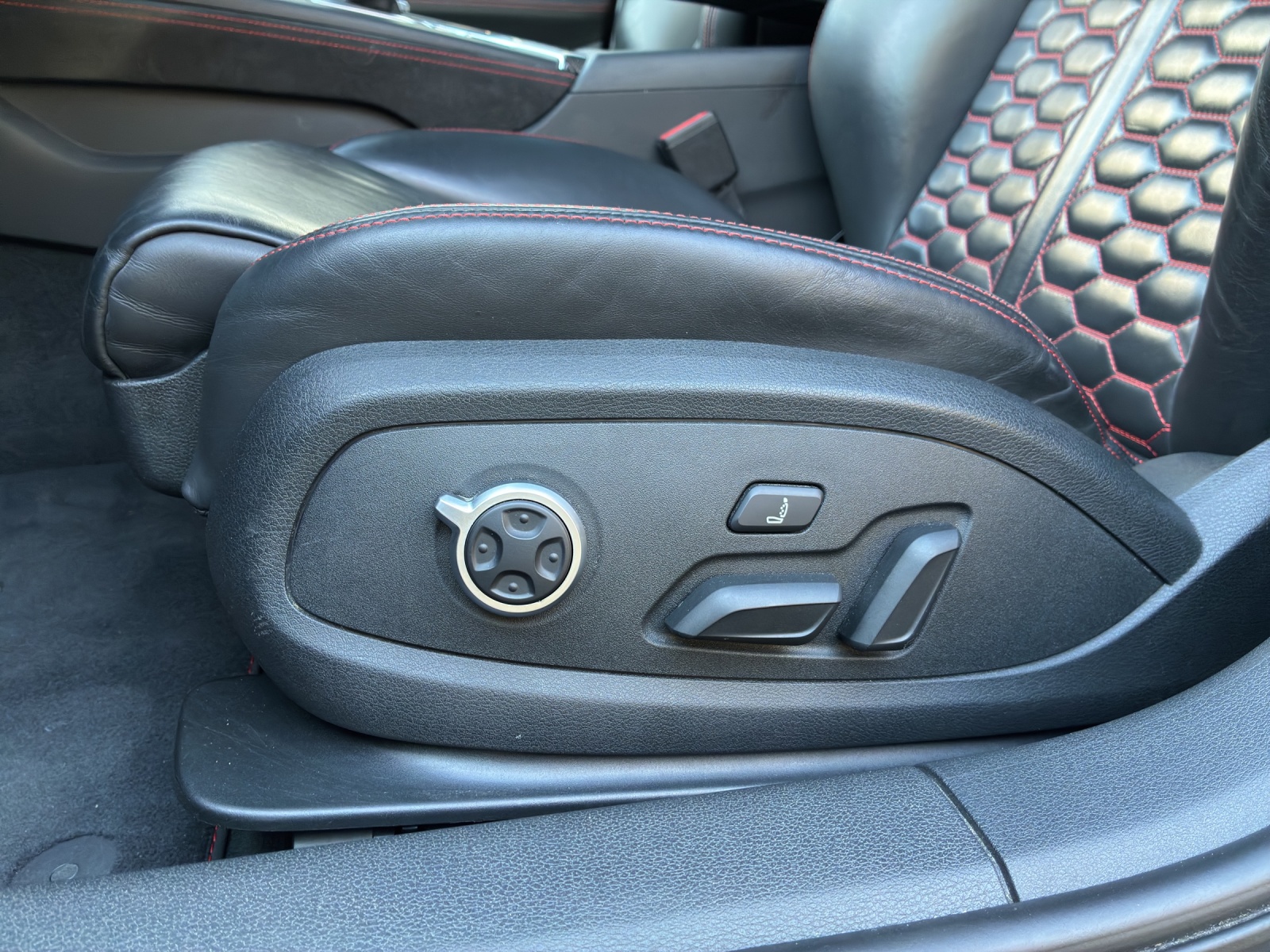 AUDI RS4 Avant 2.9 TFSI quattro tiptronic-image-14