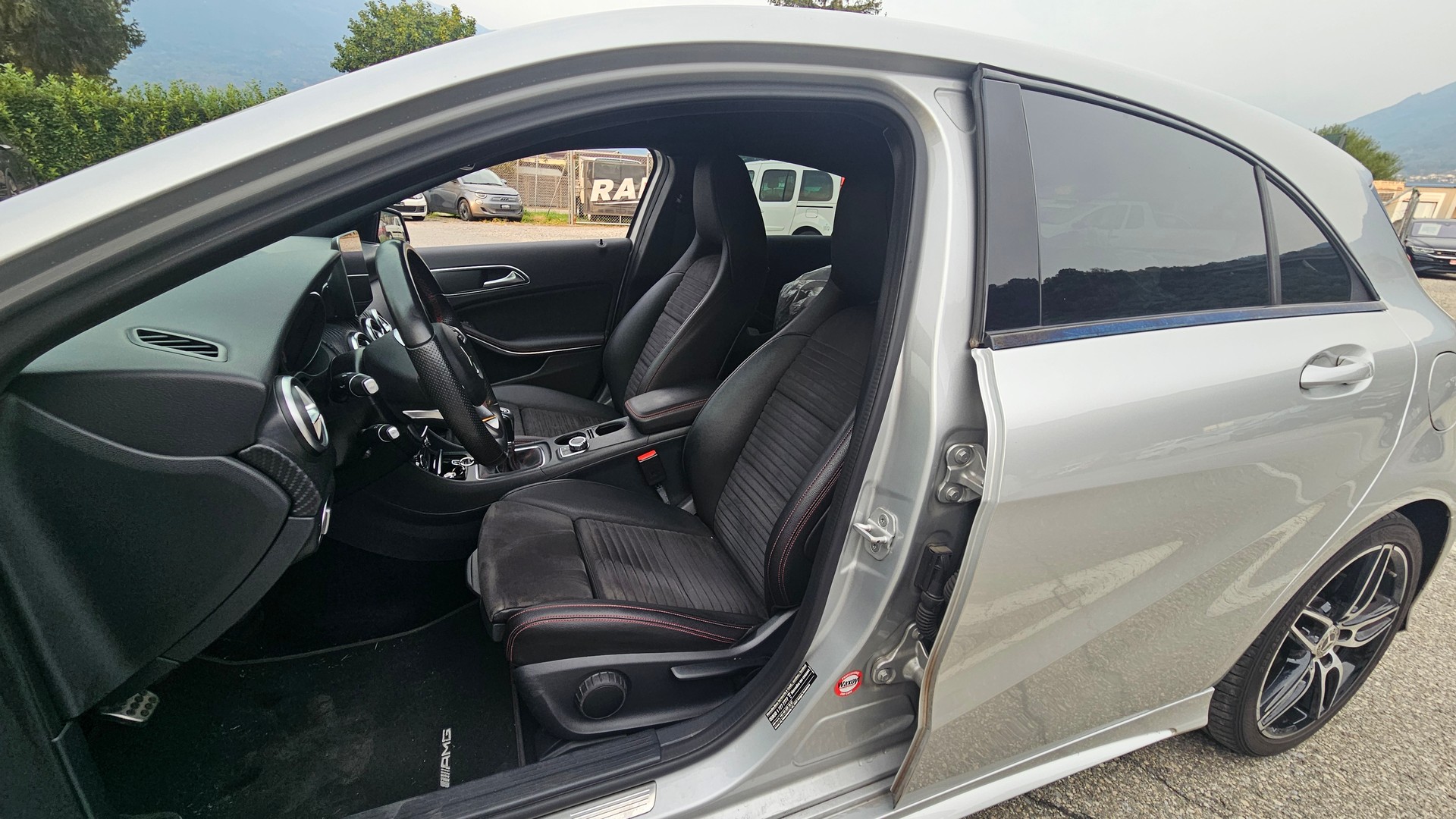 MERCEDES-BENZ A 180-image-9