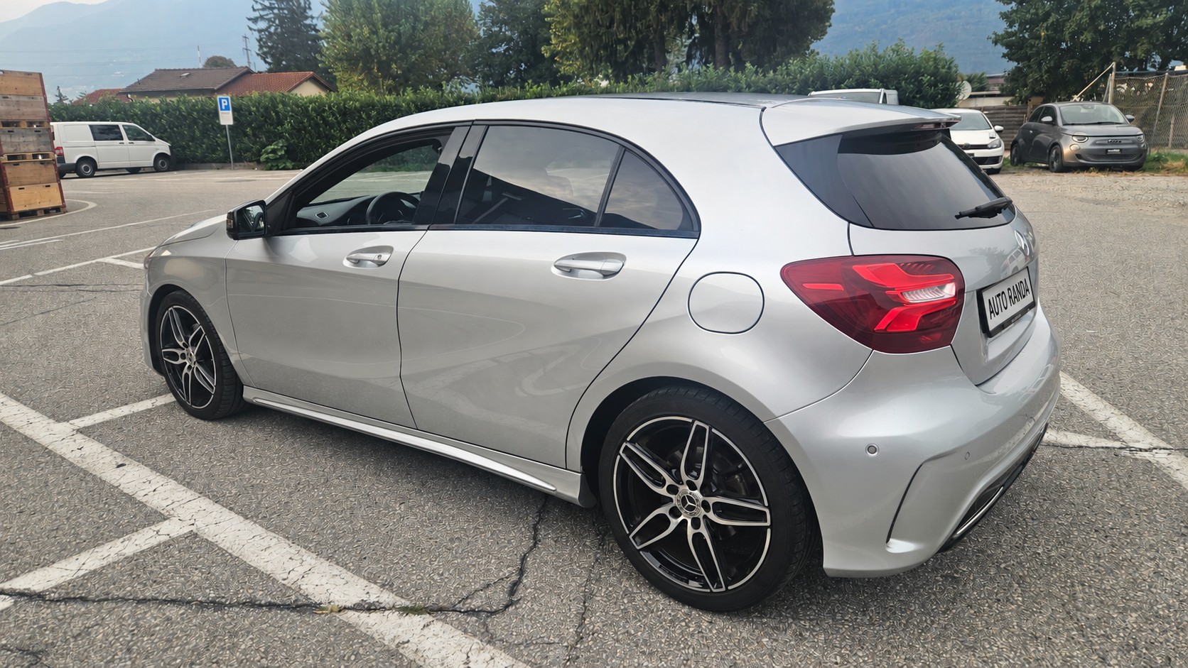 MERCEDES-BENZ A 180-image-2