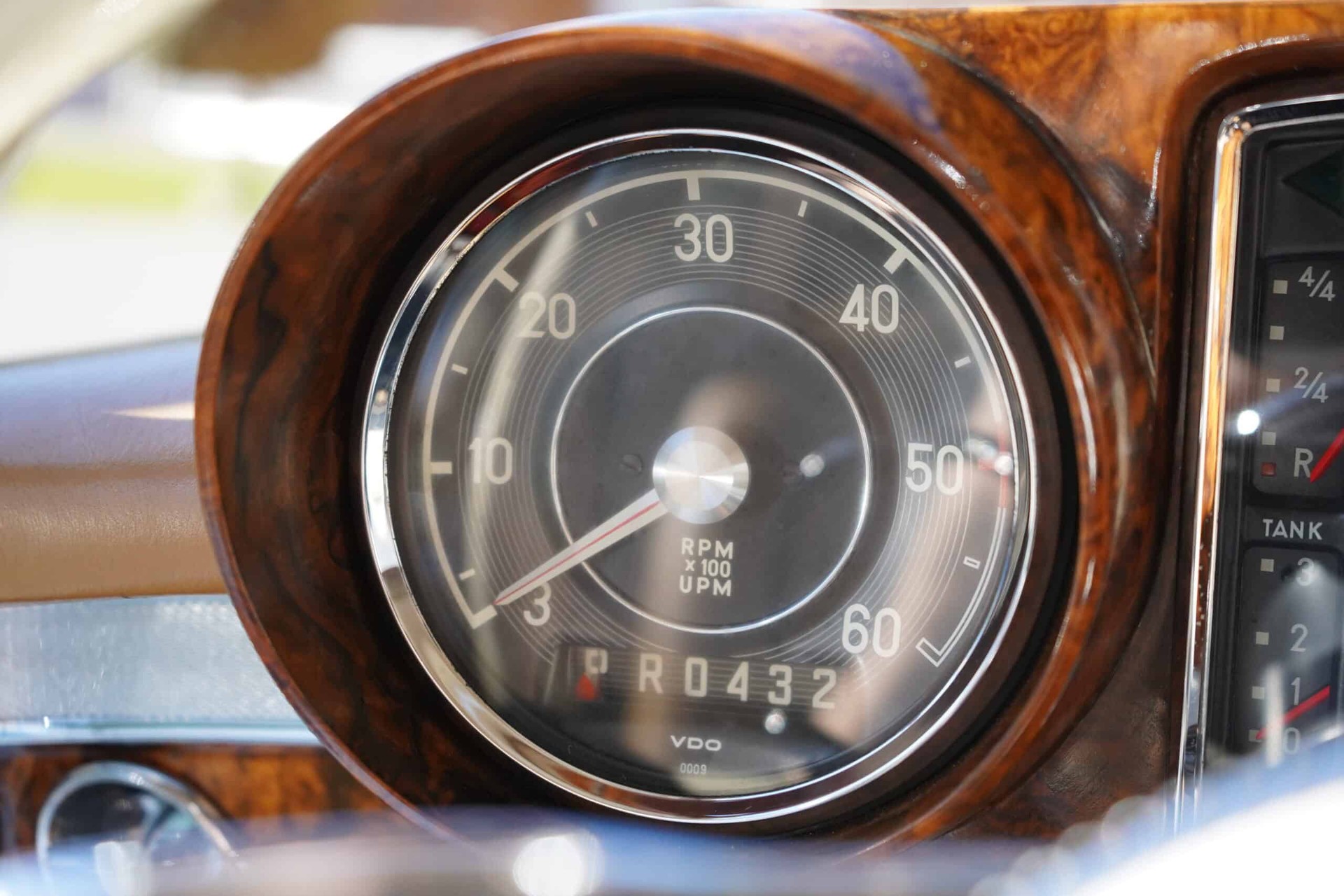 MERCEDES-BENZ 600-image-4