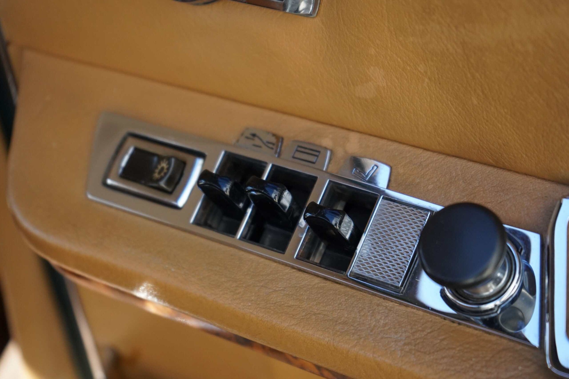 MERCEDES-BENZ 600-image-10