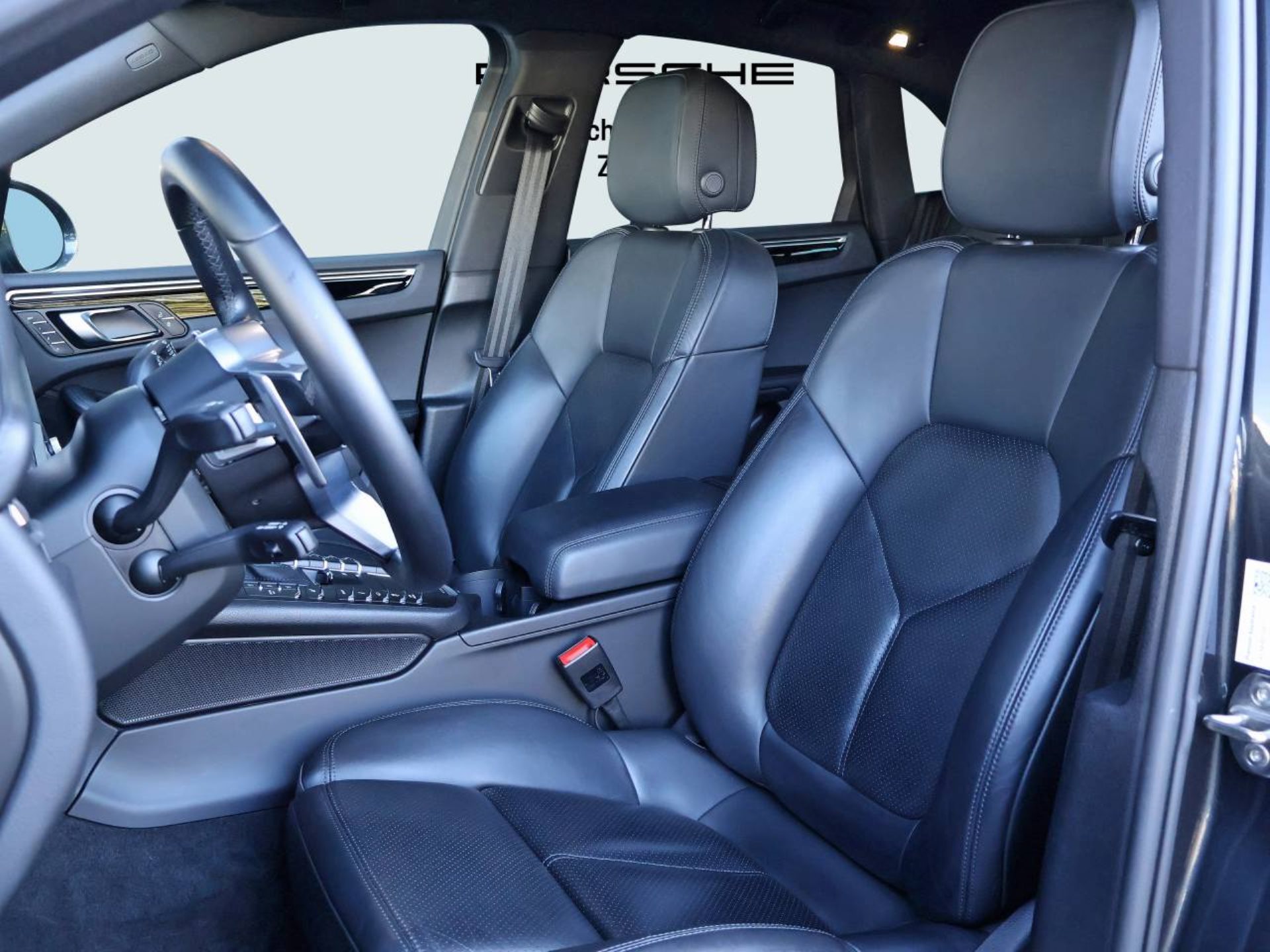 PORSCHE Macan S-image-4