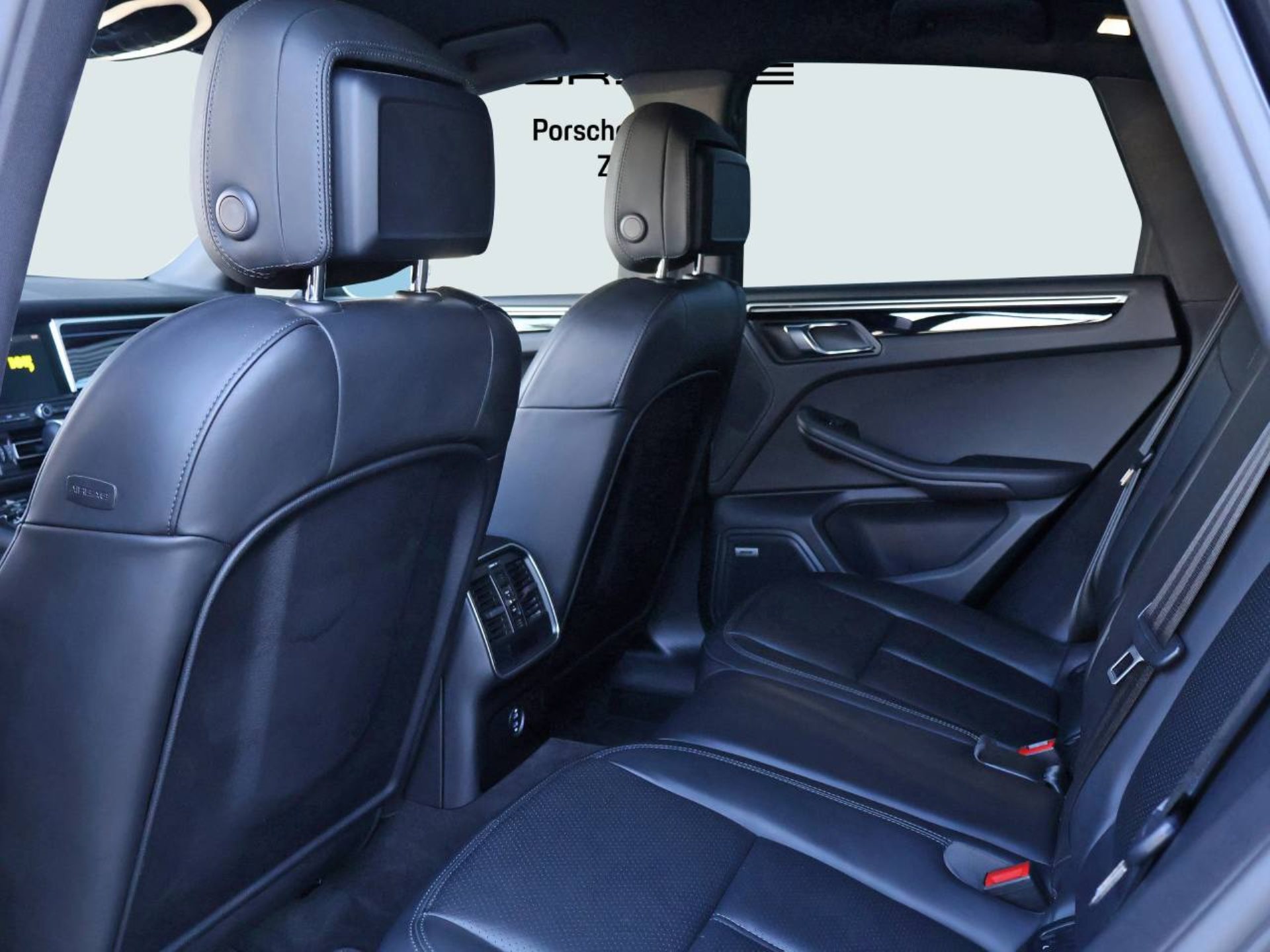 PORSCHE Macan S-image-14