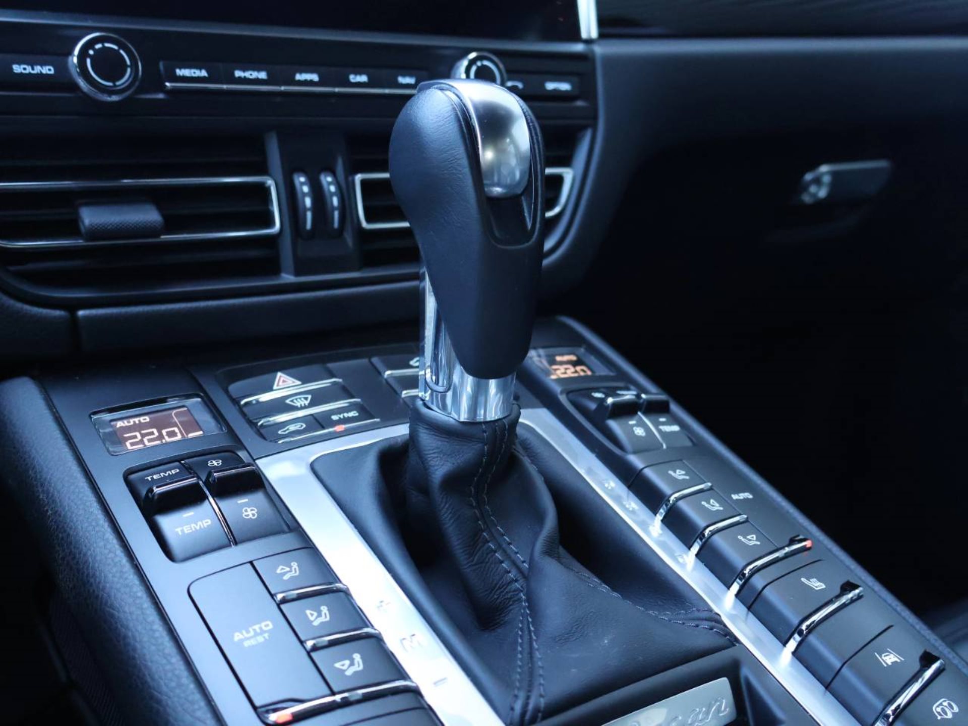 PORSCHE Macan S-image-19