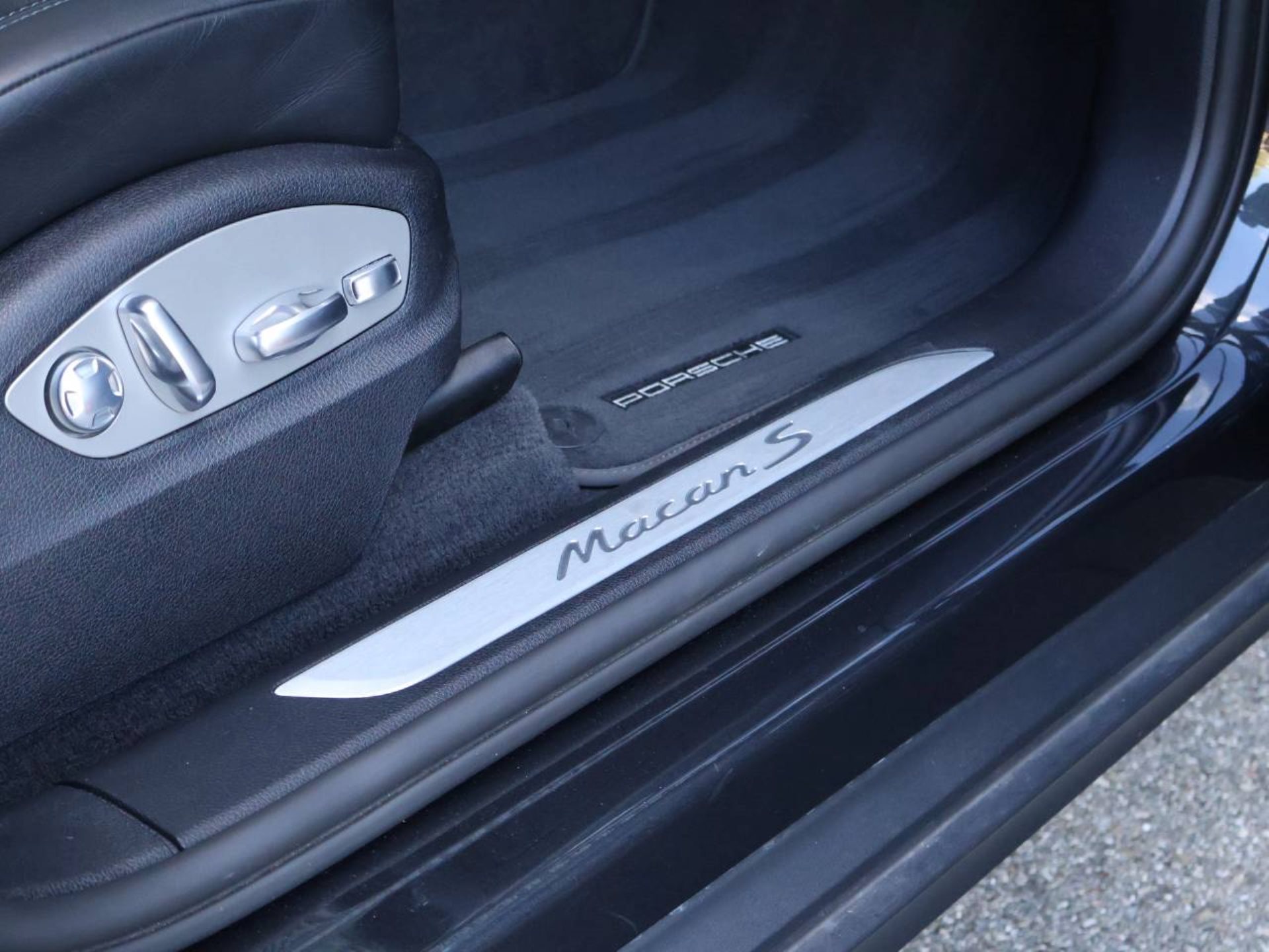 PORSCHE Macan S-image-26