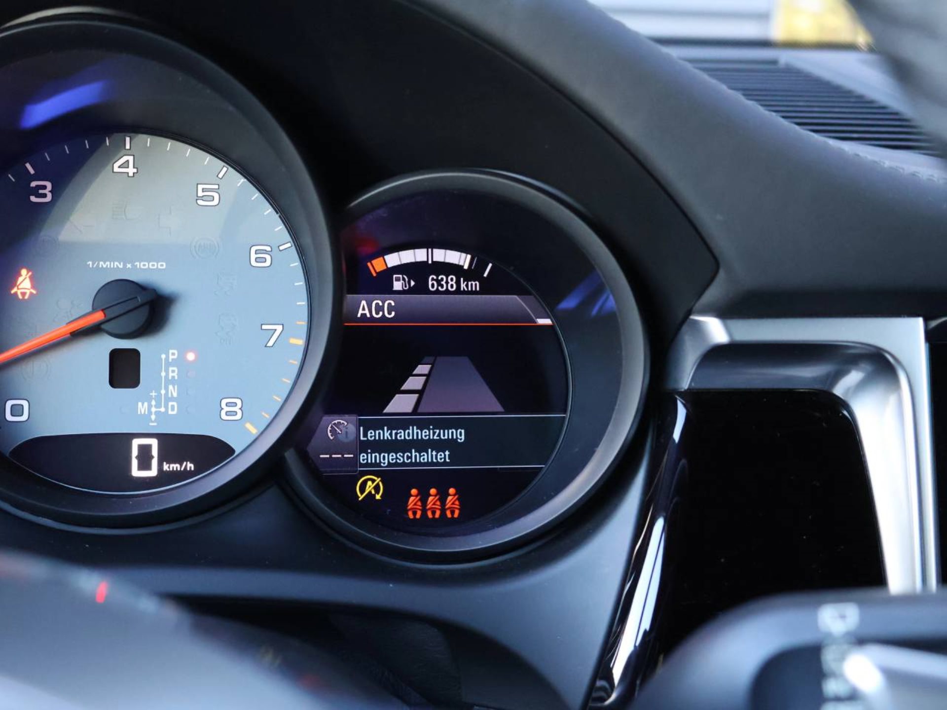 PORSCHE Macan S-image-22