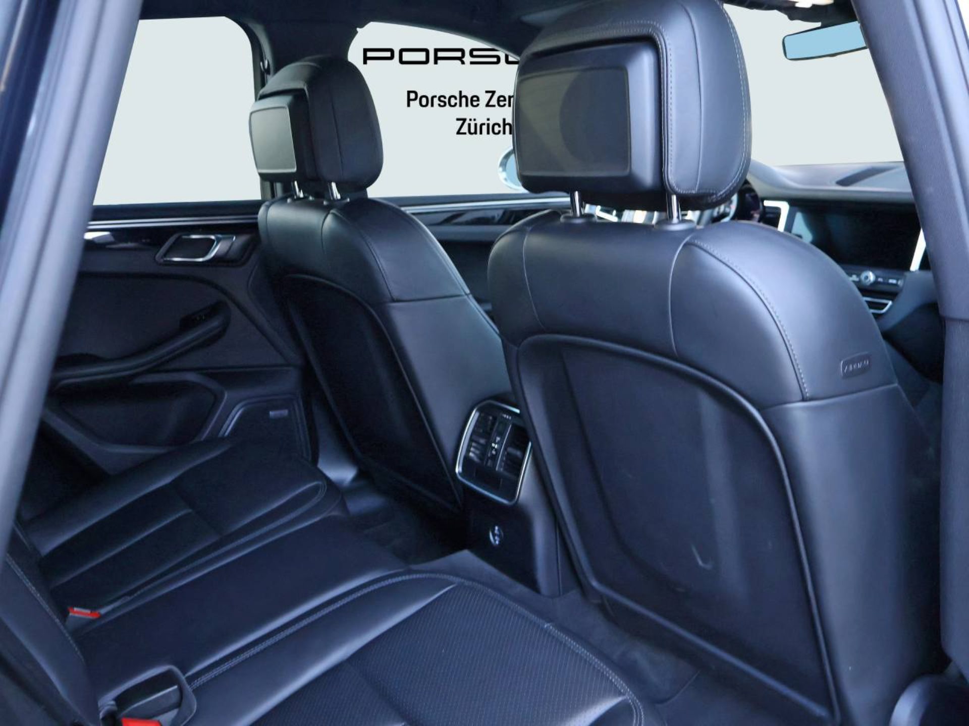 PORSCHE Macan S-image-16
