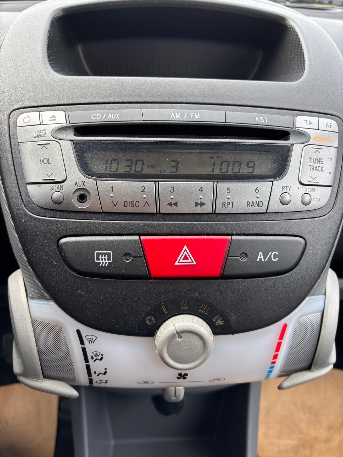 TOYOTA Aygo 1.0 Linea Sol-image-13