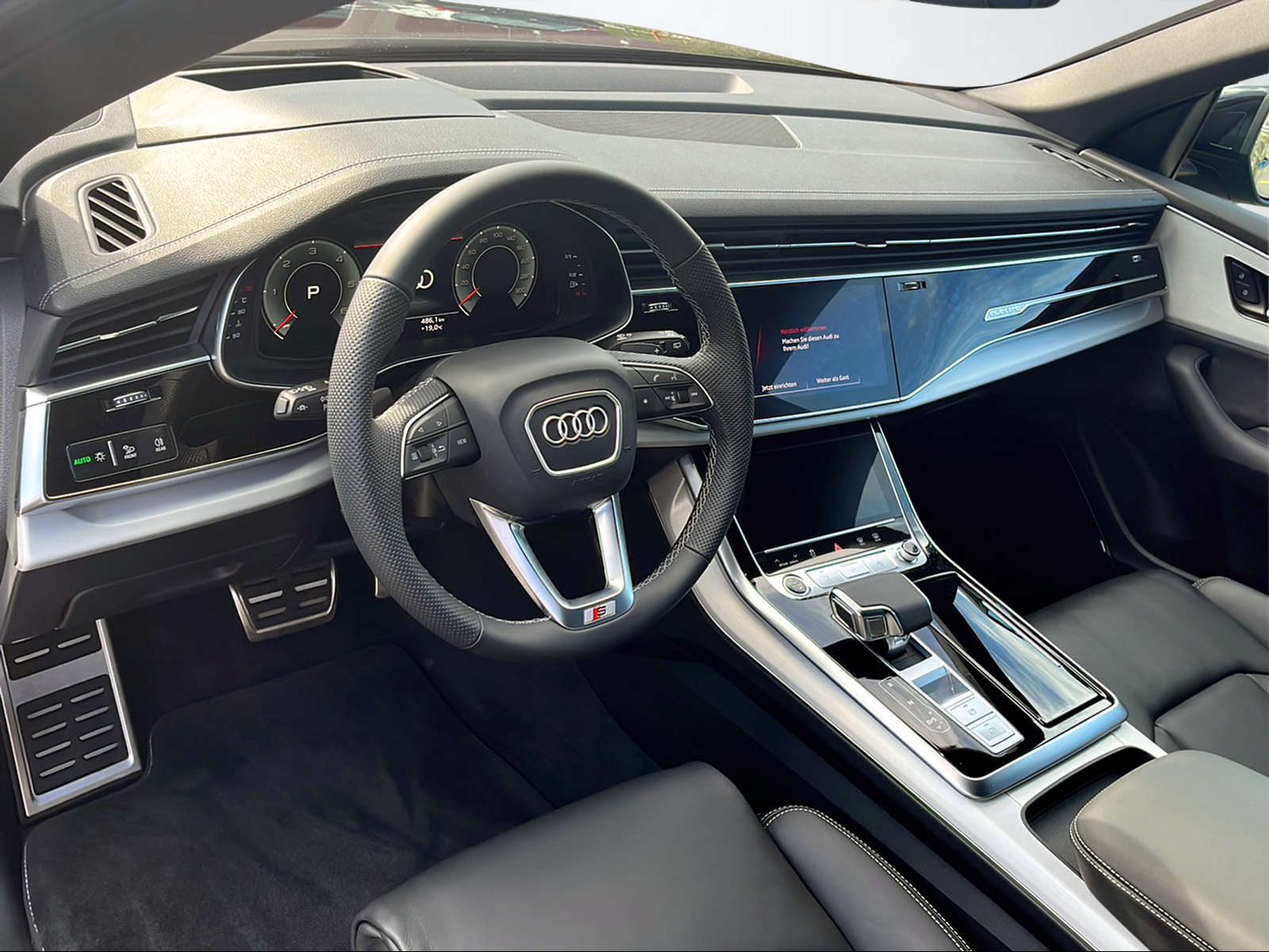 AUDI Q8 SUV 3.0 TDI quattro T-Tronic-image-9
