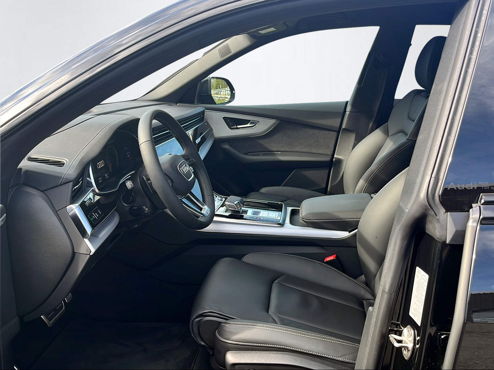 AUDI Q8 SUV 3.0 TDI quattro T-Tronic-image-7