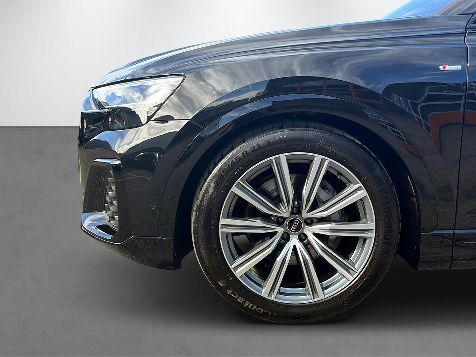 AUDI Q8 SUV 3.0 TDI quattro T-Tronic-image-4