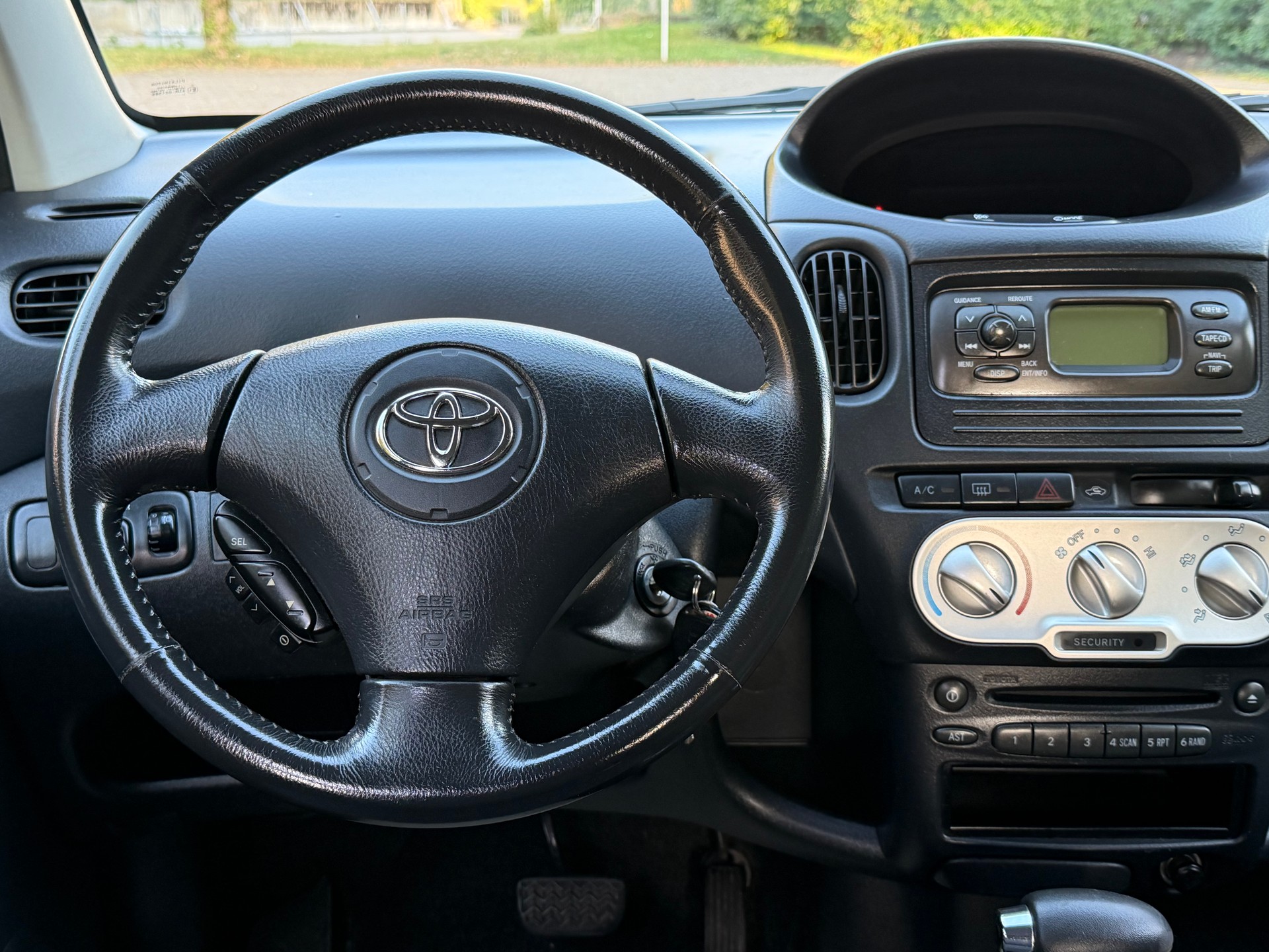 TOYOTA Yaris Verso 1.3 Linea Sol-image-11