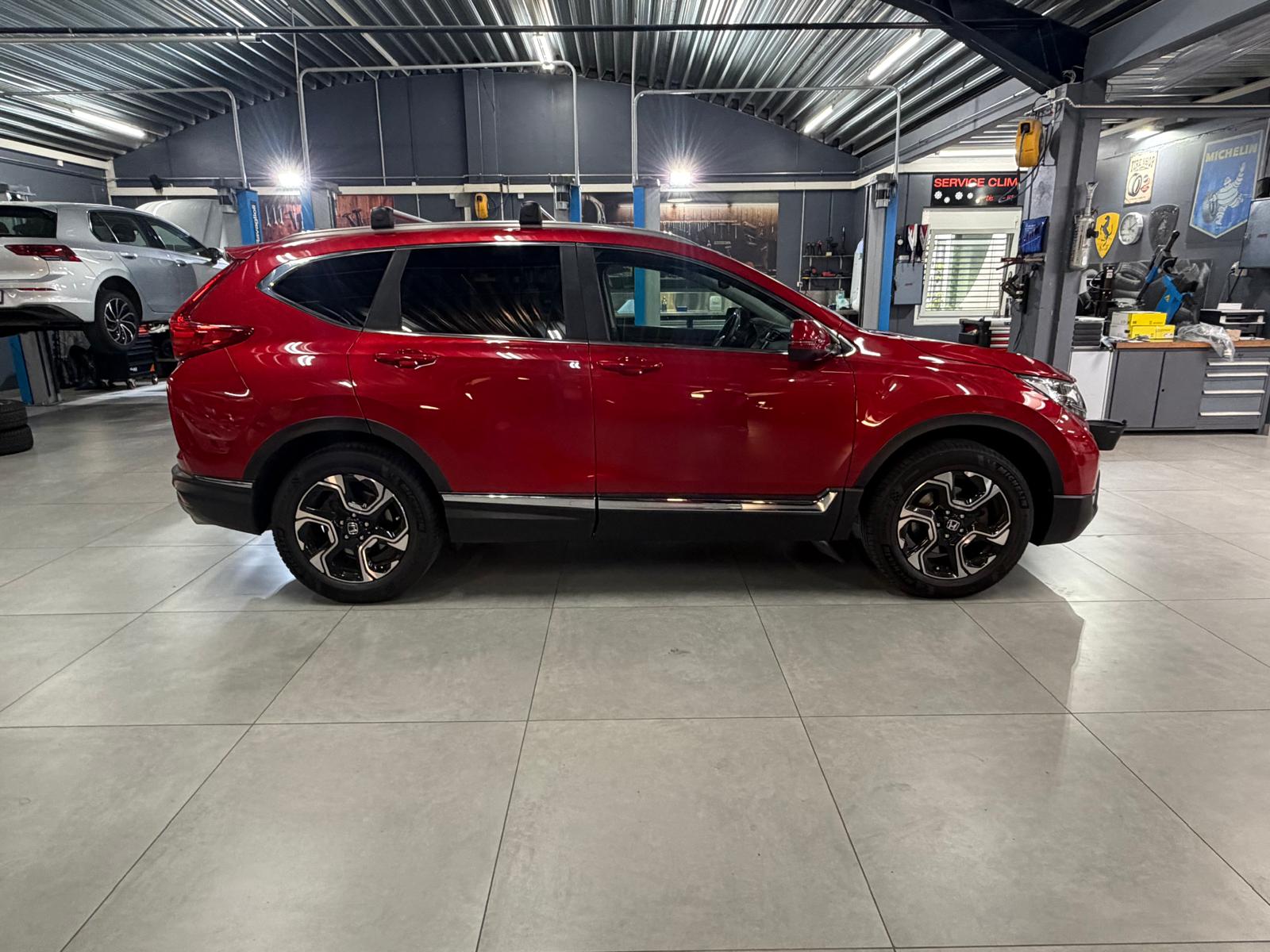HONDA CR-V 1.5 i-VTEC Executive 4WD Automatic-image-3