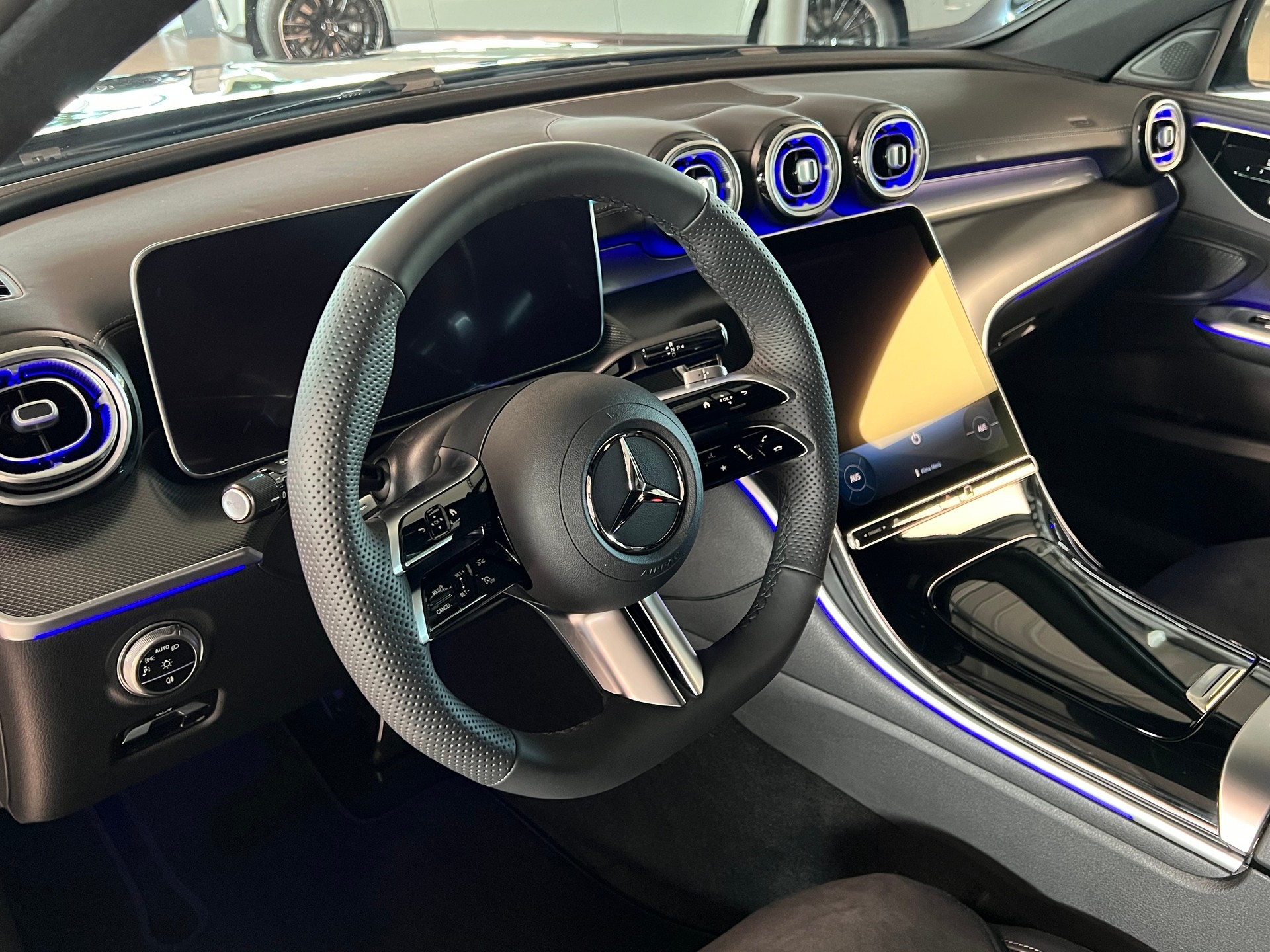 MERCEDES-BENZ C 200 T 4 Matic-image-8