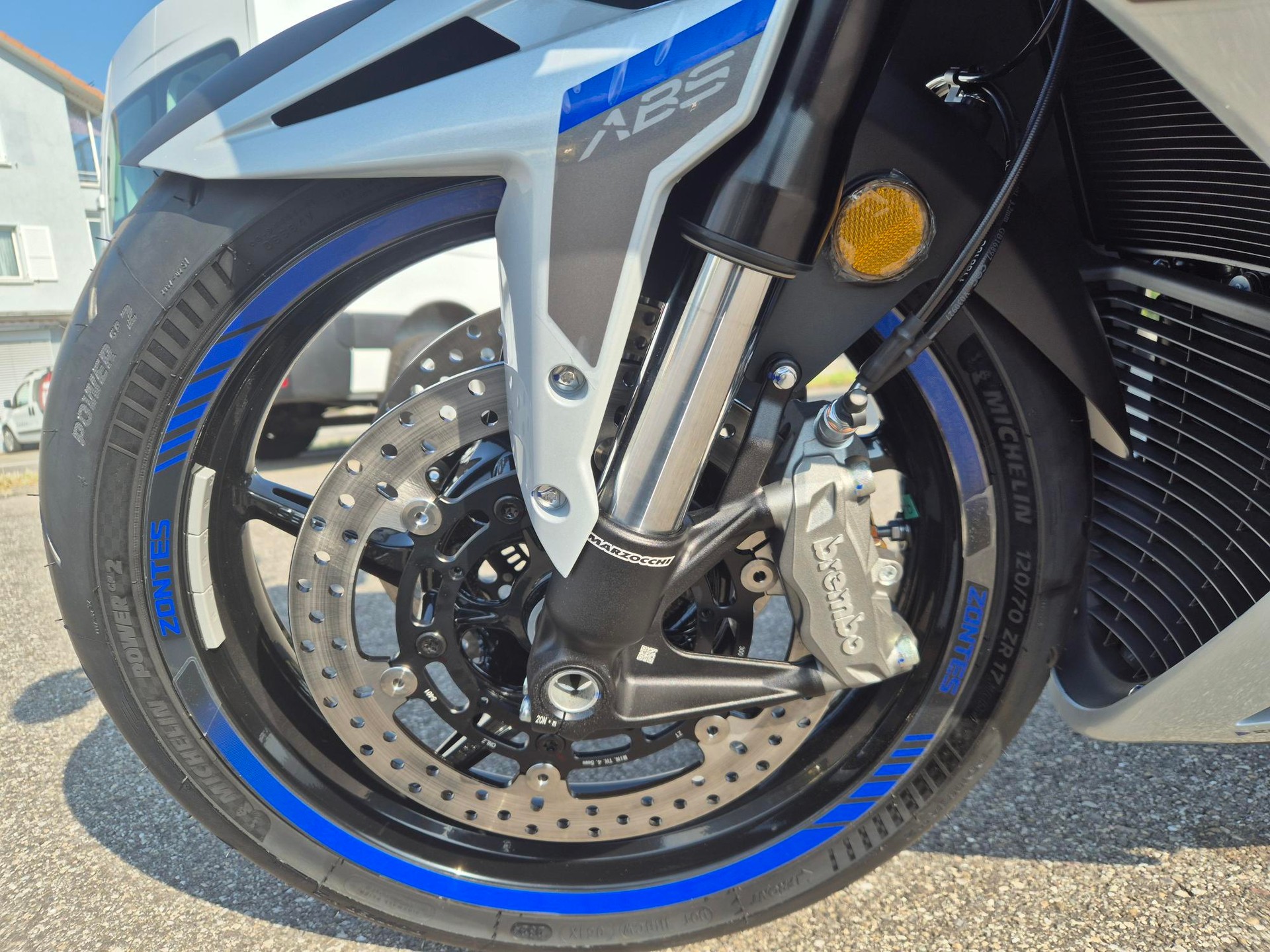 ZONTES 703 RR die neue Sportliche Zontes 35kw oder 70kw-showroom-element-3
