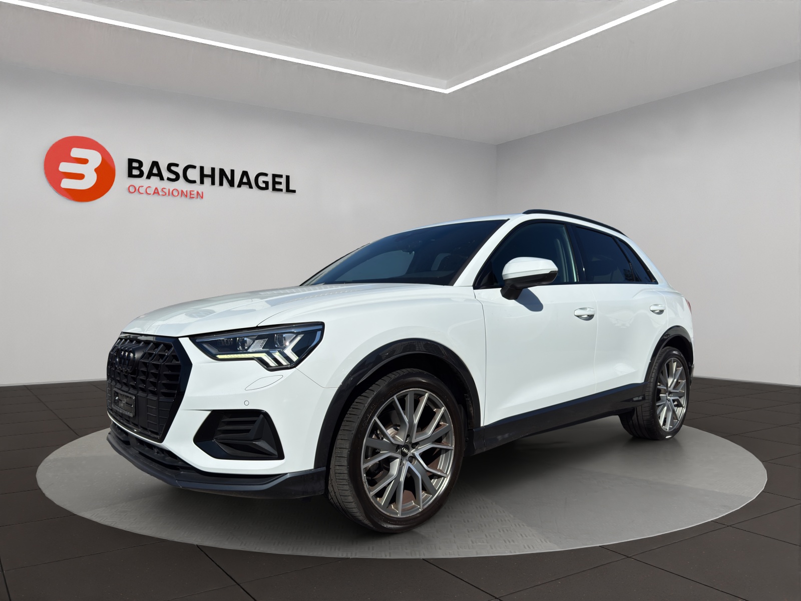 AUDI Q3 40 TDI S line quattro S-tronic-image-0