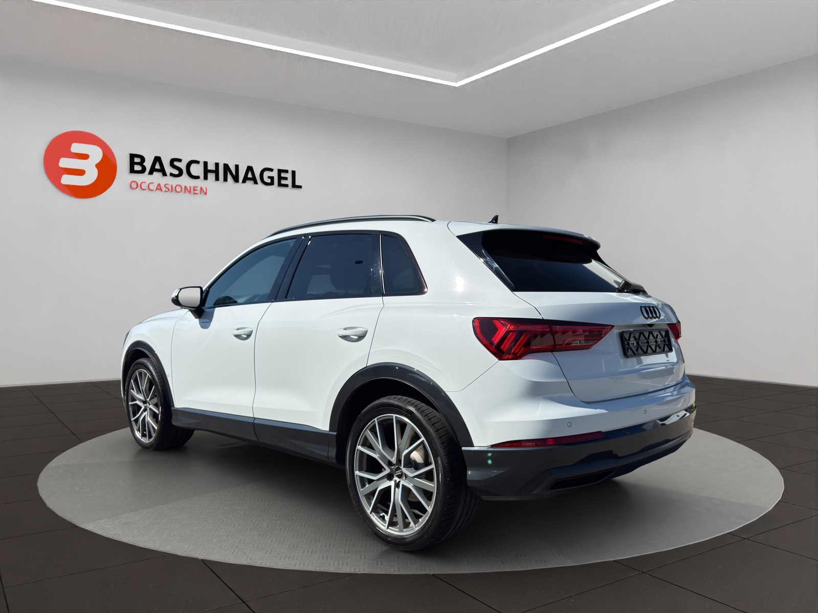 AUDI Q3 40 TDI S line quattro S-tronic-image-2