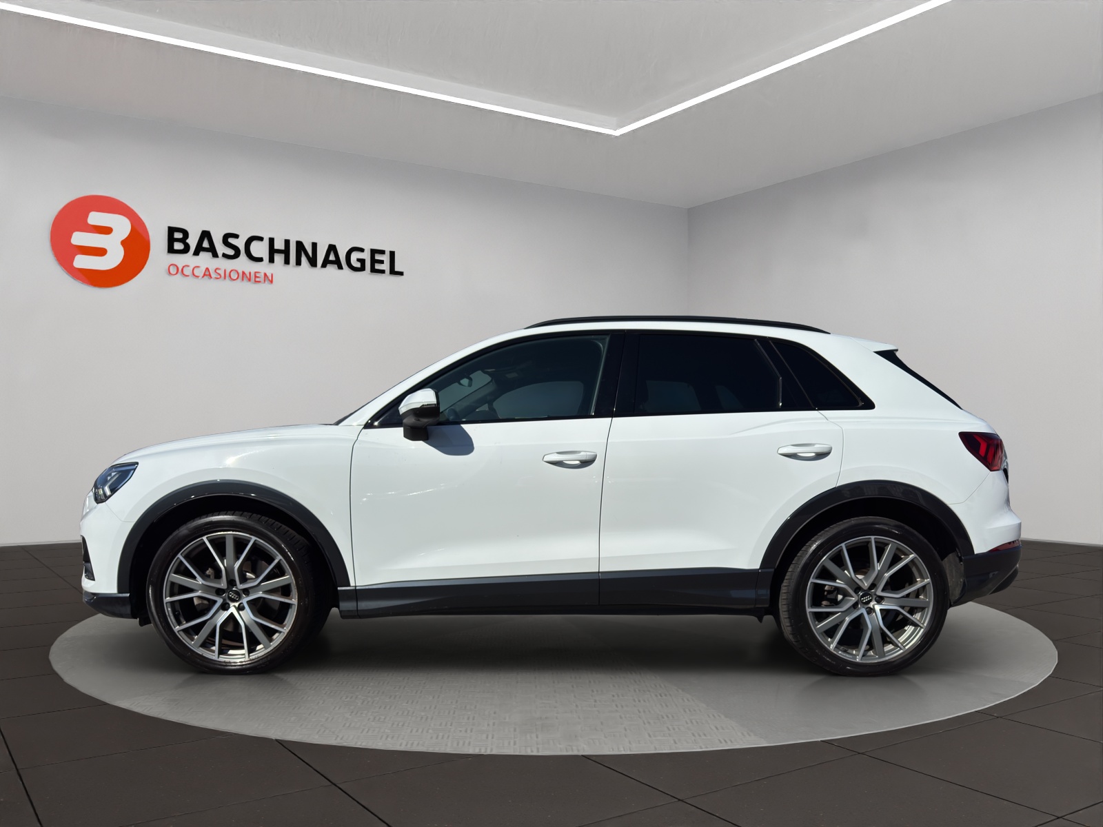 AUDI Q3 40 TDI S line quattro S-tronic-image-1