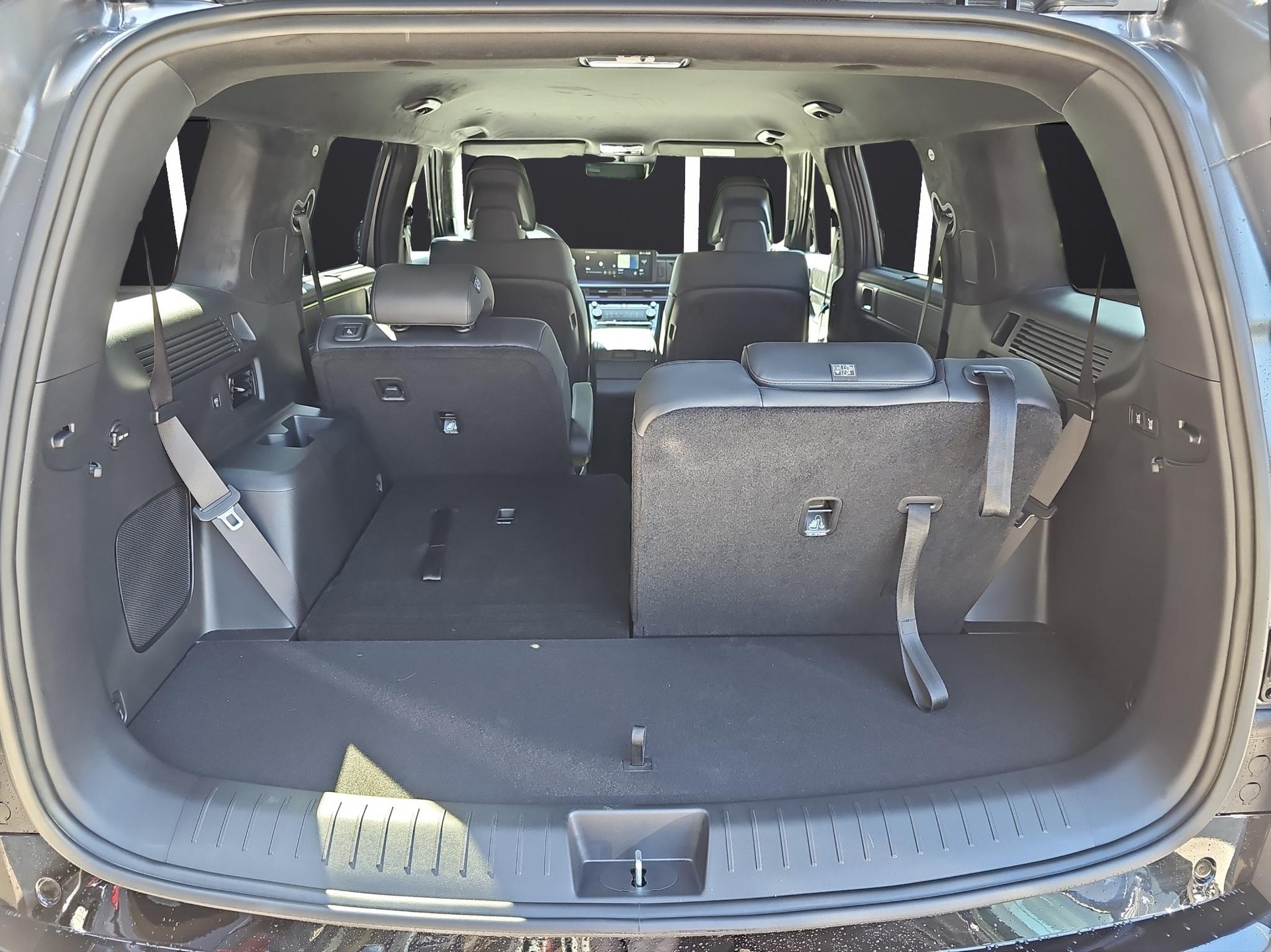 HYUNDAI Santa Fe 1.6 T-GDi PHEV Calligraphy-image-12