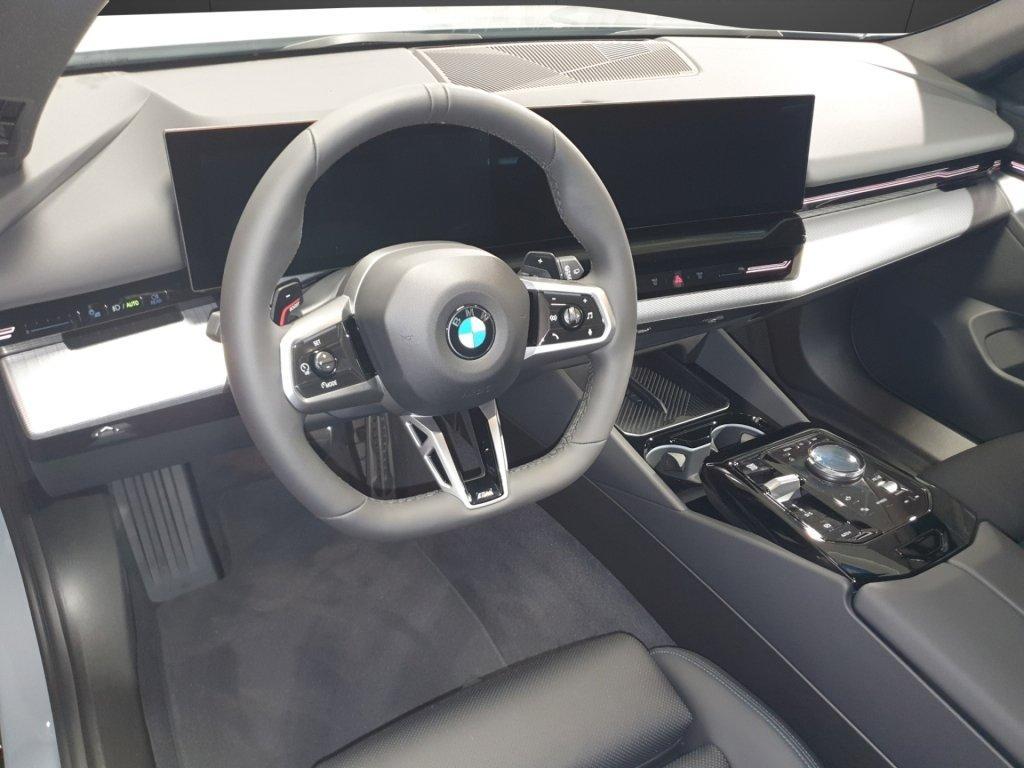 BMW 520d xDrive Touring-image-10