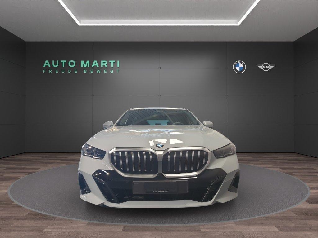 BMW 520d xDrive Touring-image-3