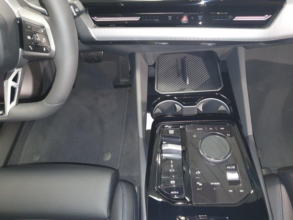 BMW 520d xDrive Touring-image-11