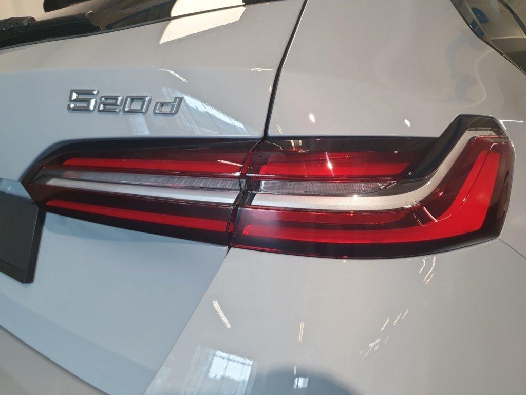 BMW 520d xDrive Touring-image-5